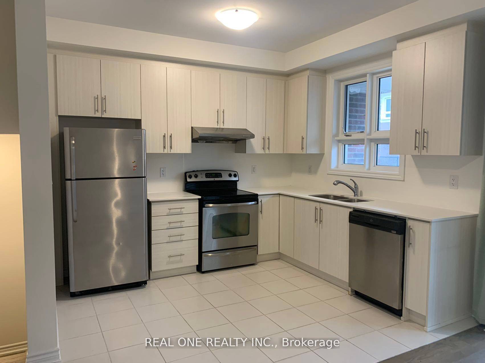 Markham, ON L6E 0V6,70 Chicago LN