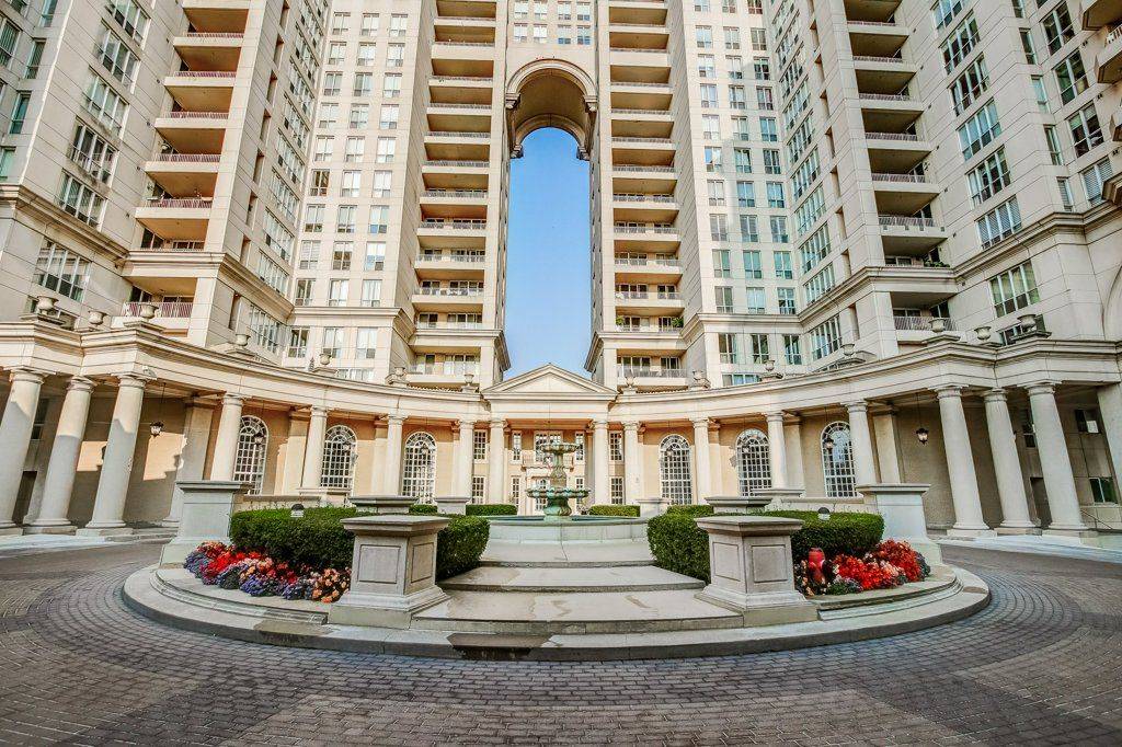 Toronto W06, ON M8V 3X9,2285 Lake Shore BLVD W #506