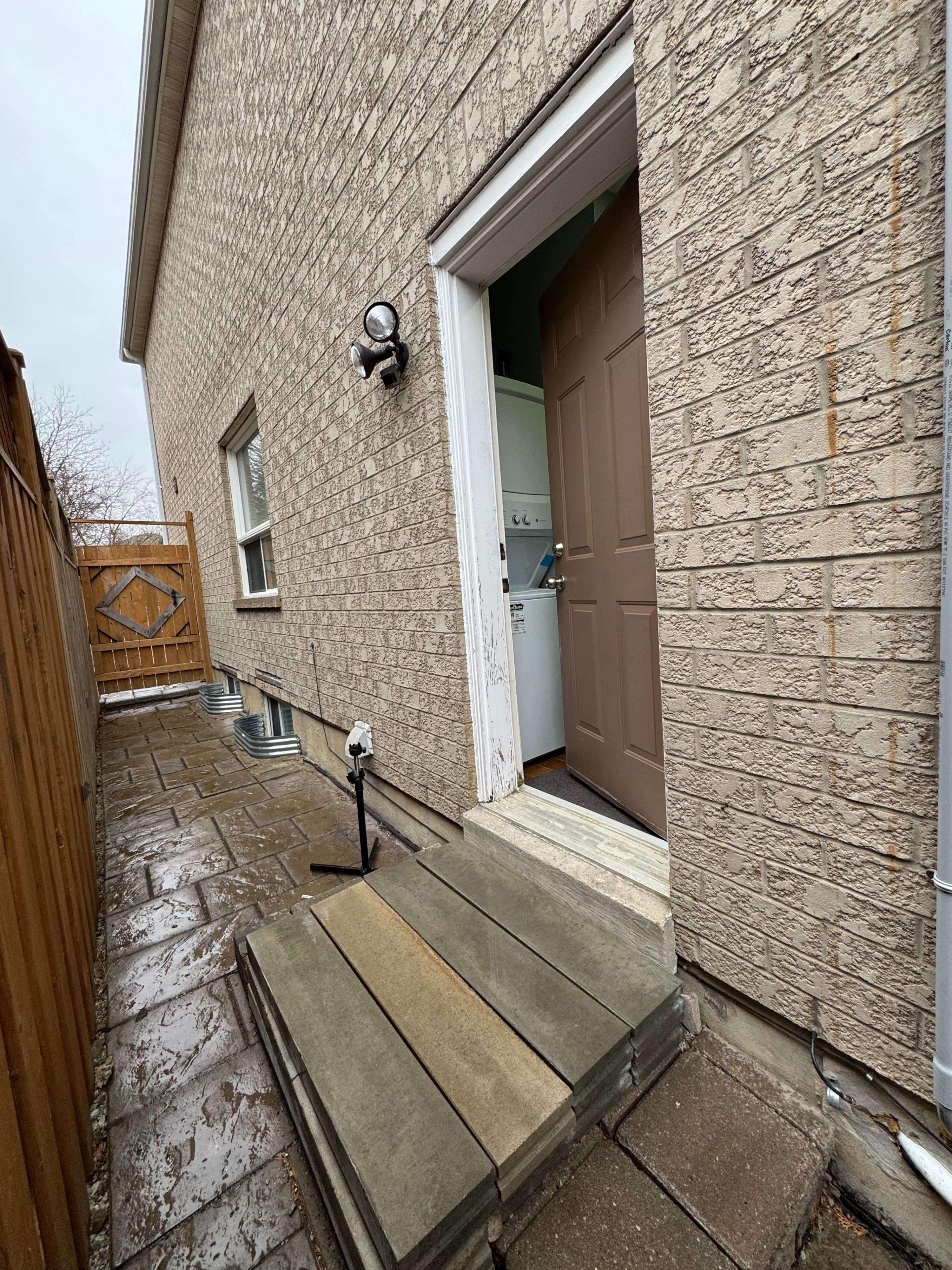 Halton Hills, ON L7G 5T2,92 Miller DR #RM 1