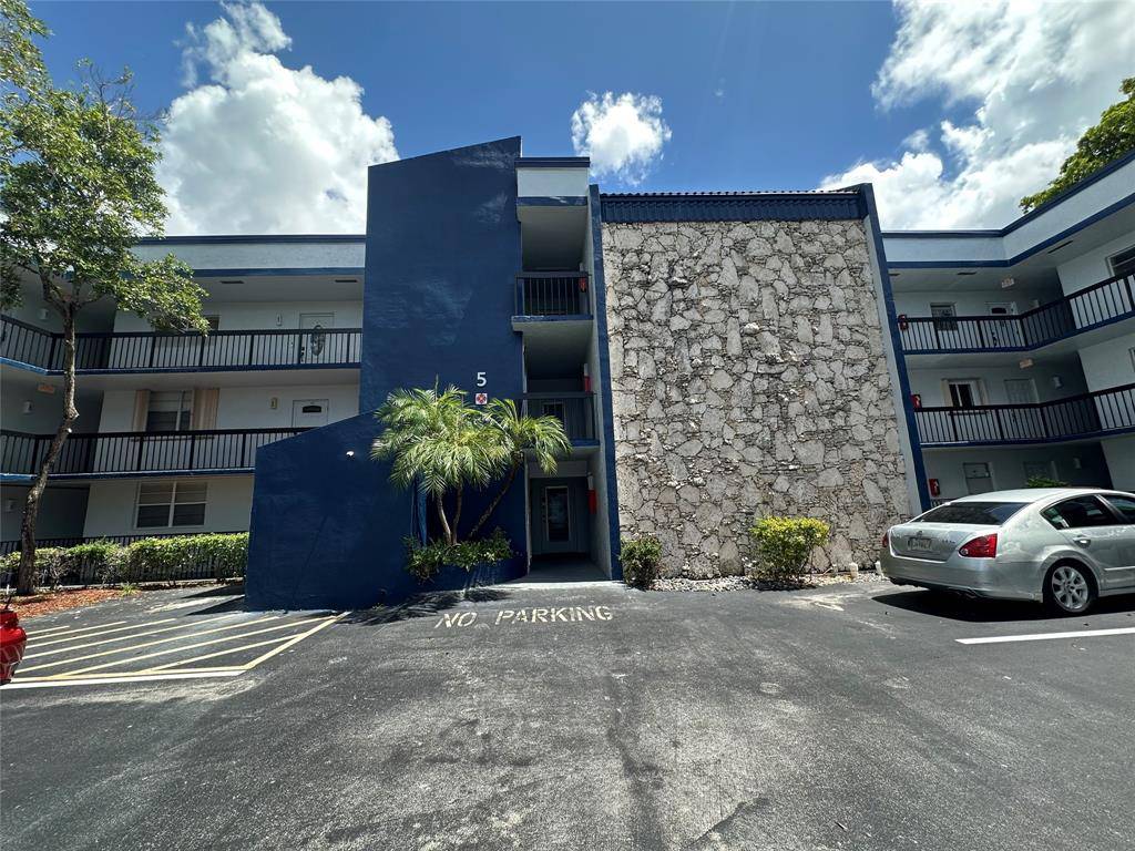 Pompano Beach, FL 33063,3180 Holiday Springs Blvd #107