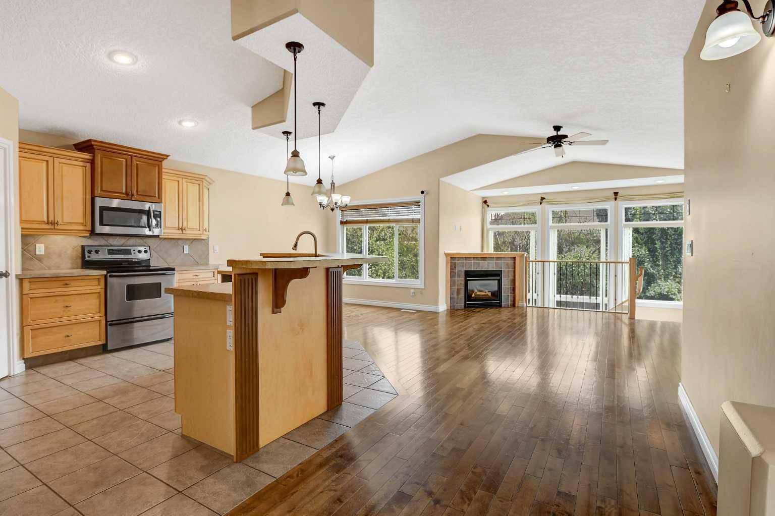 Grande Prairie, AB T8X 1T6,12701 Crystal Lake DR