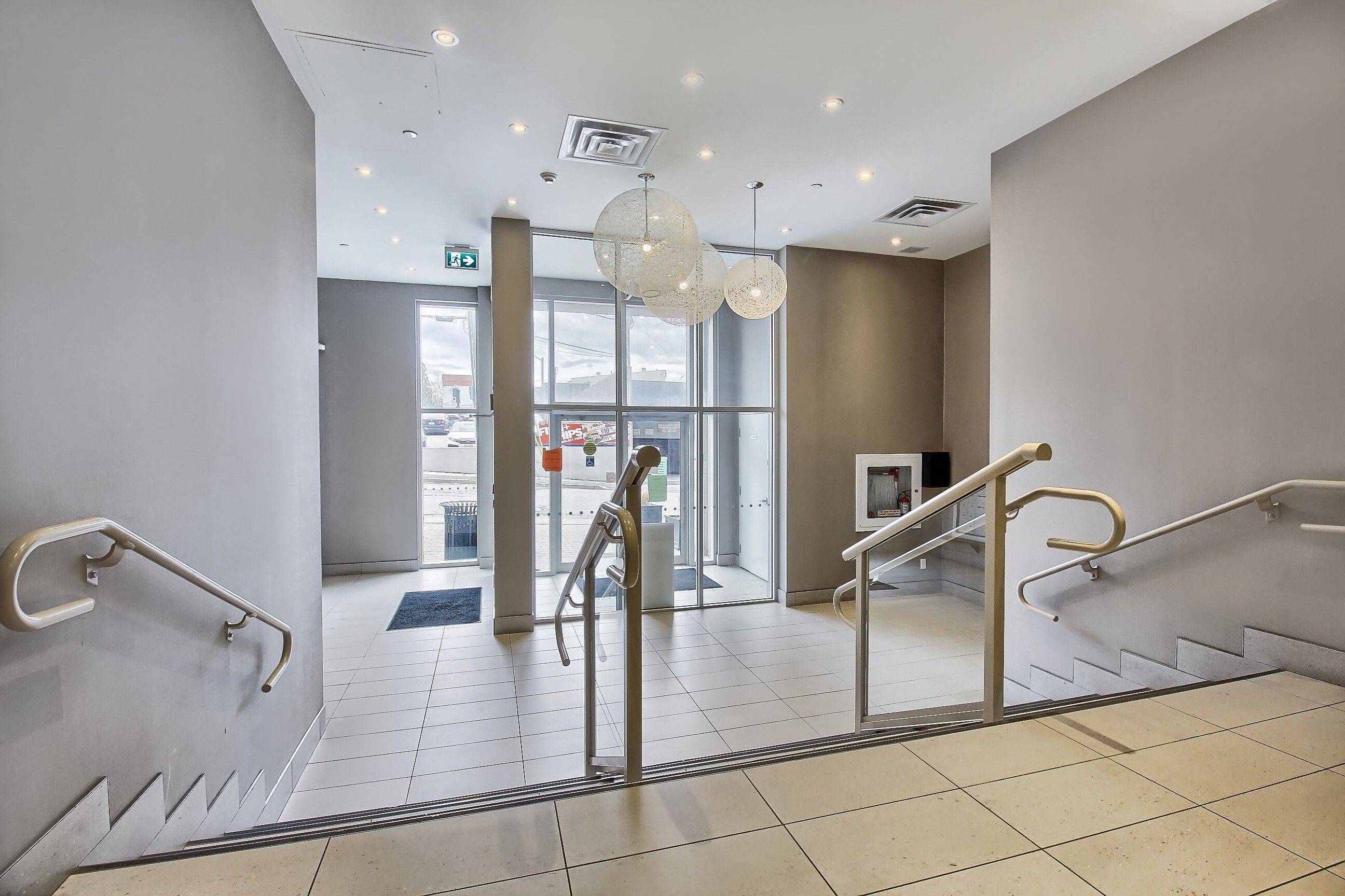 Aurora, ON L4G 1Y3,15277 Yonge ST #404A