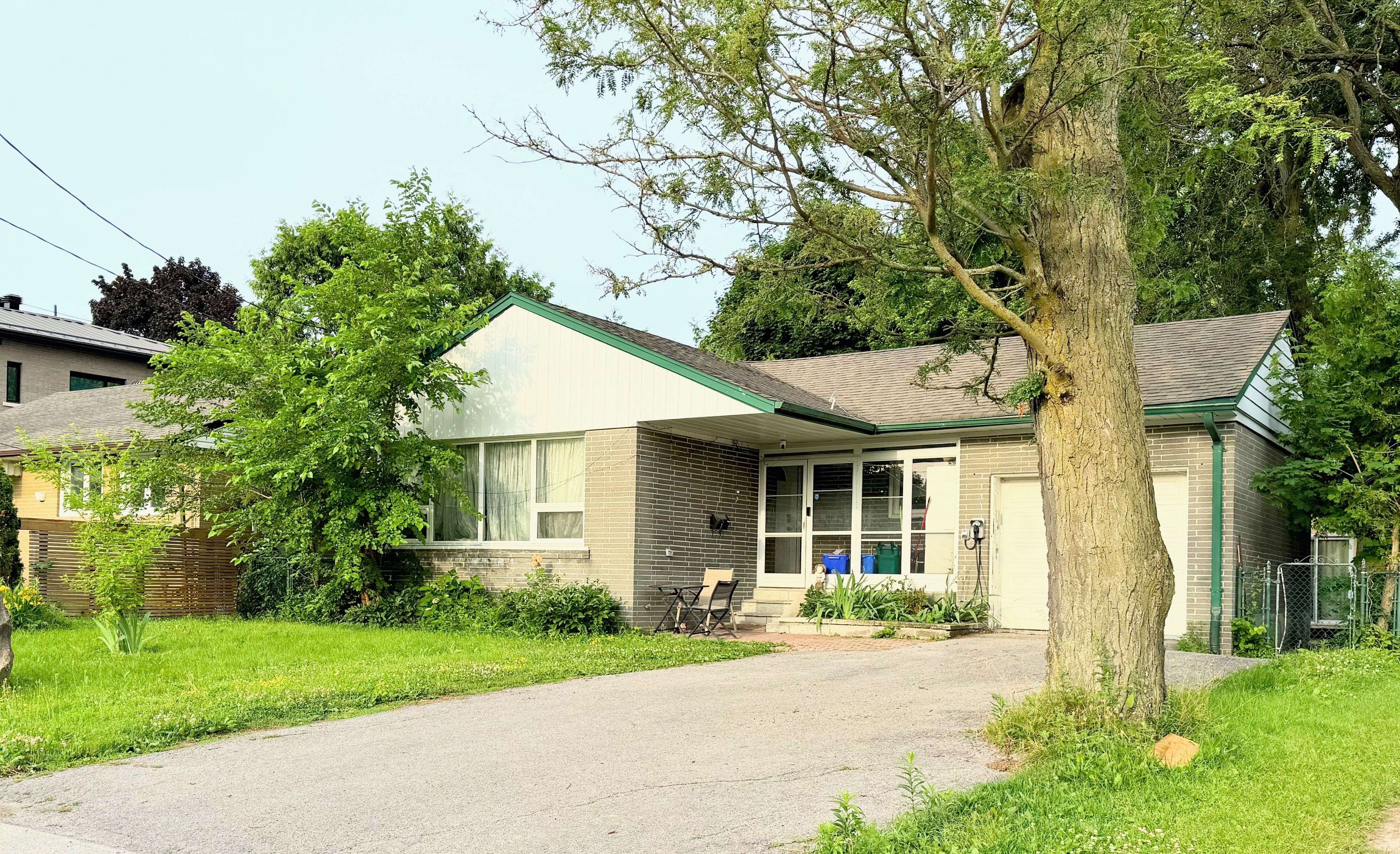 Richmond Hill, ON L4C 2H2,272 Conestoga AVE