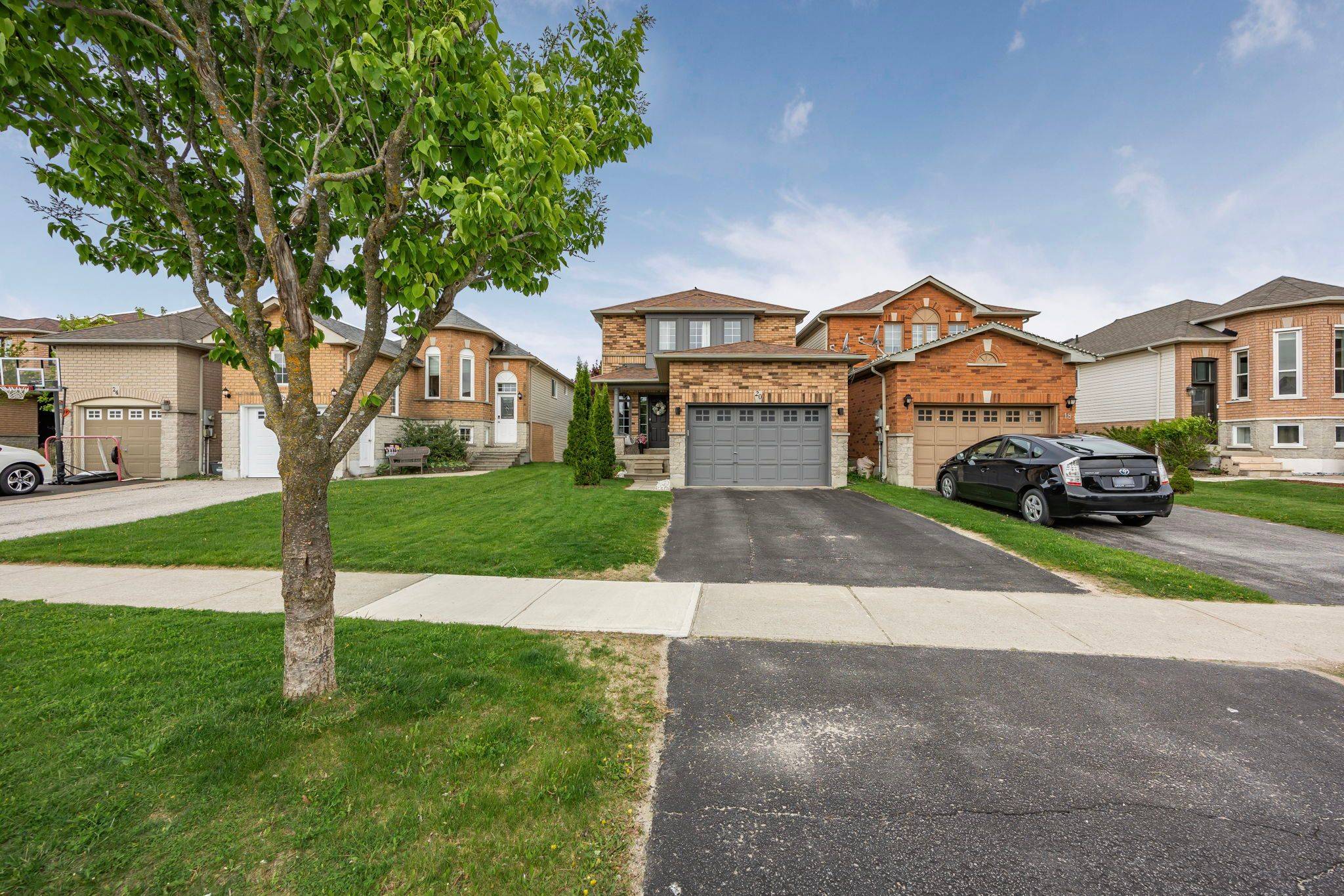 Barrie, ON L4N 9P1,20 BASSWOOD DR