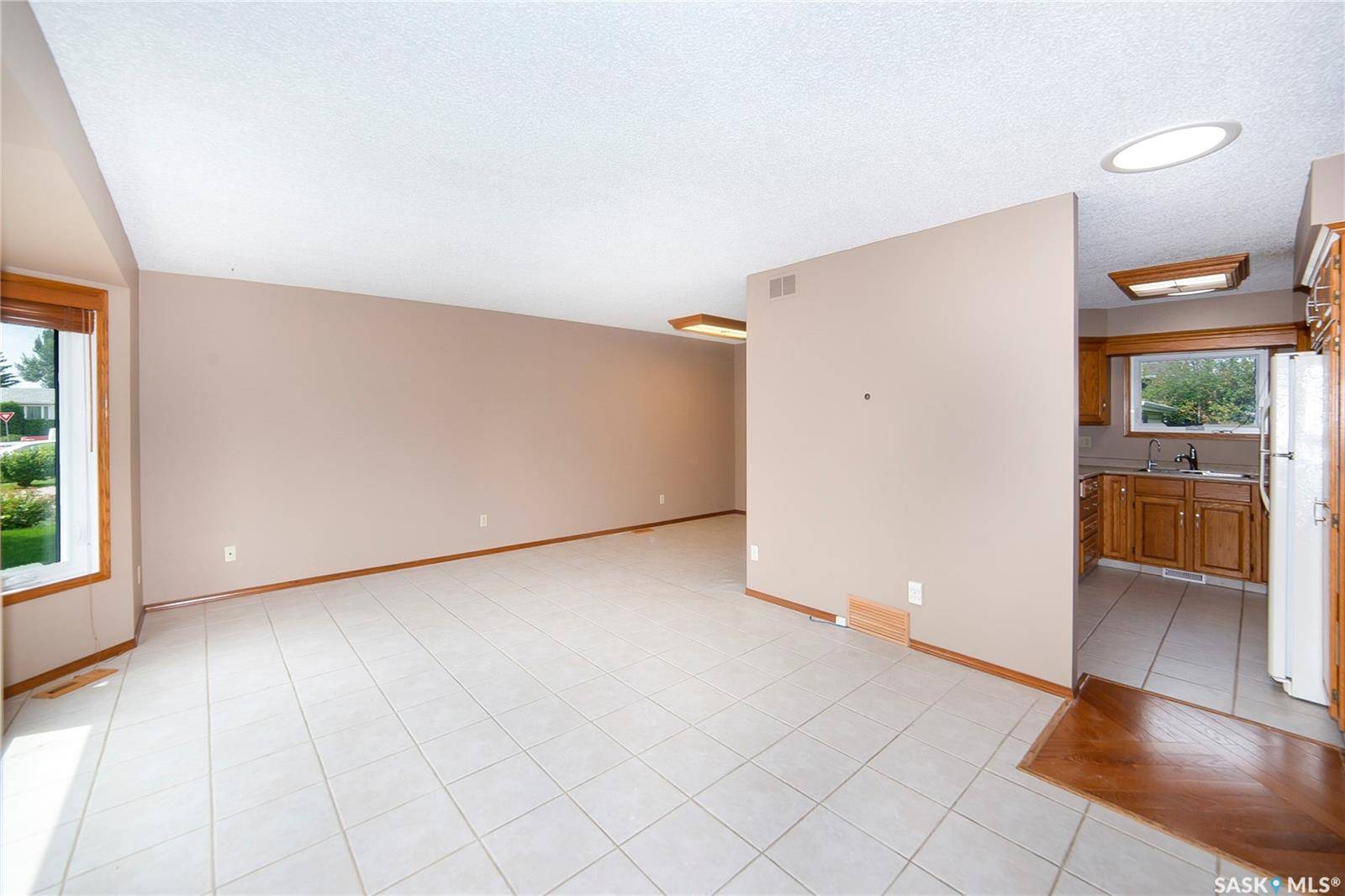 Saskatoon, SK S7N 3W4,215 Hogg WAY
