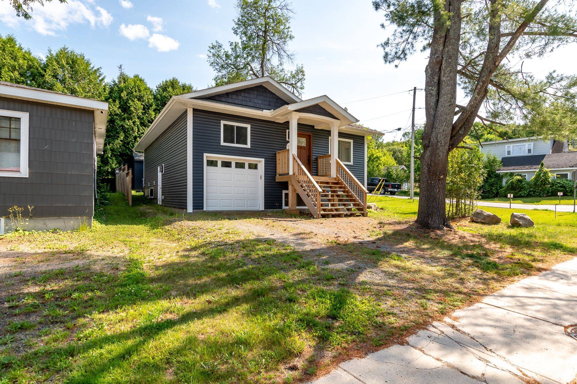 Huntsville, ON P1H 1T2,13 Florence ST W