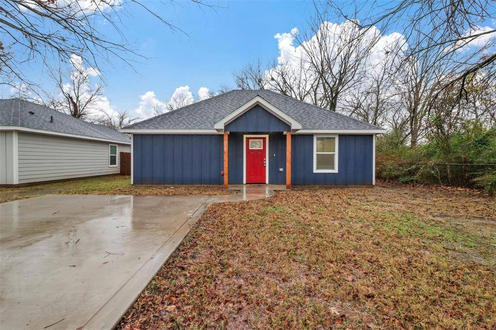 Denison, TX 75020,516 W Collins