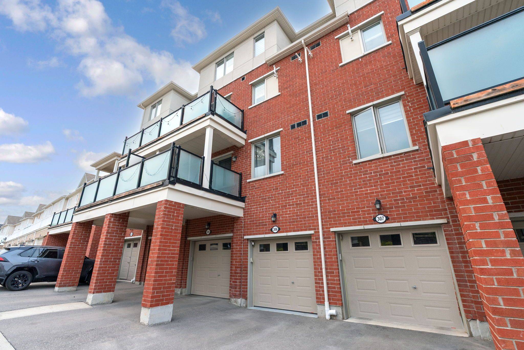 Pickering, ON L1X 0H5,1148 Dragonfly AVE #306