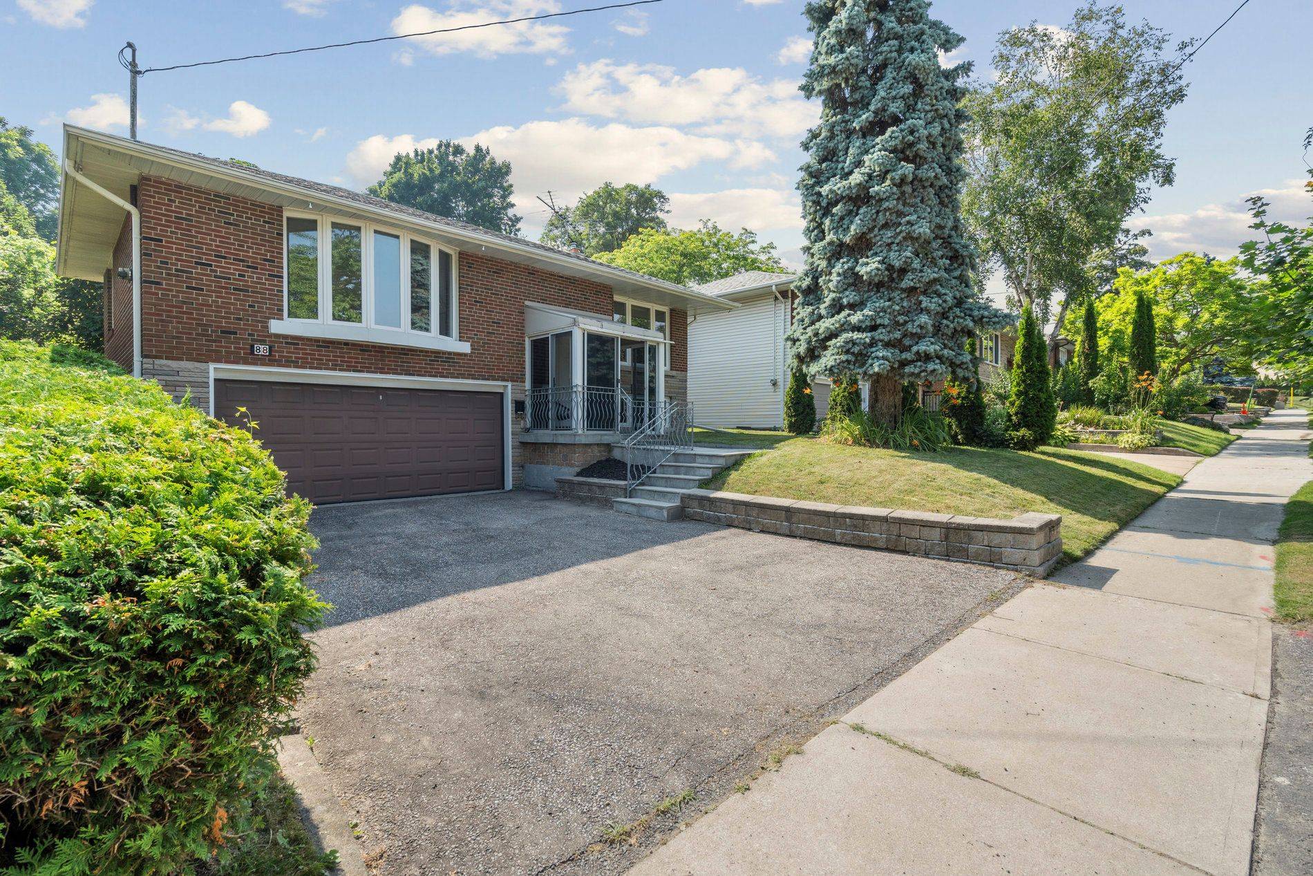 Toronto W07, ON M8Y 3G6,88 Bonnyview DR