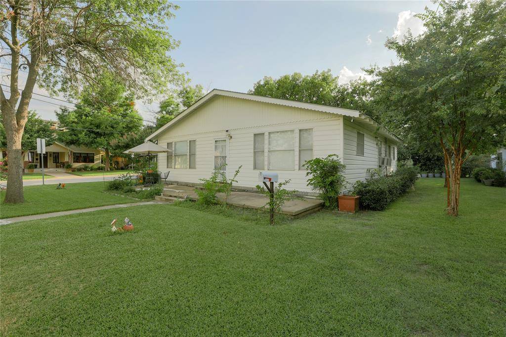 Grapevine, TX 76051,422 Smith Street