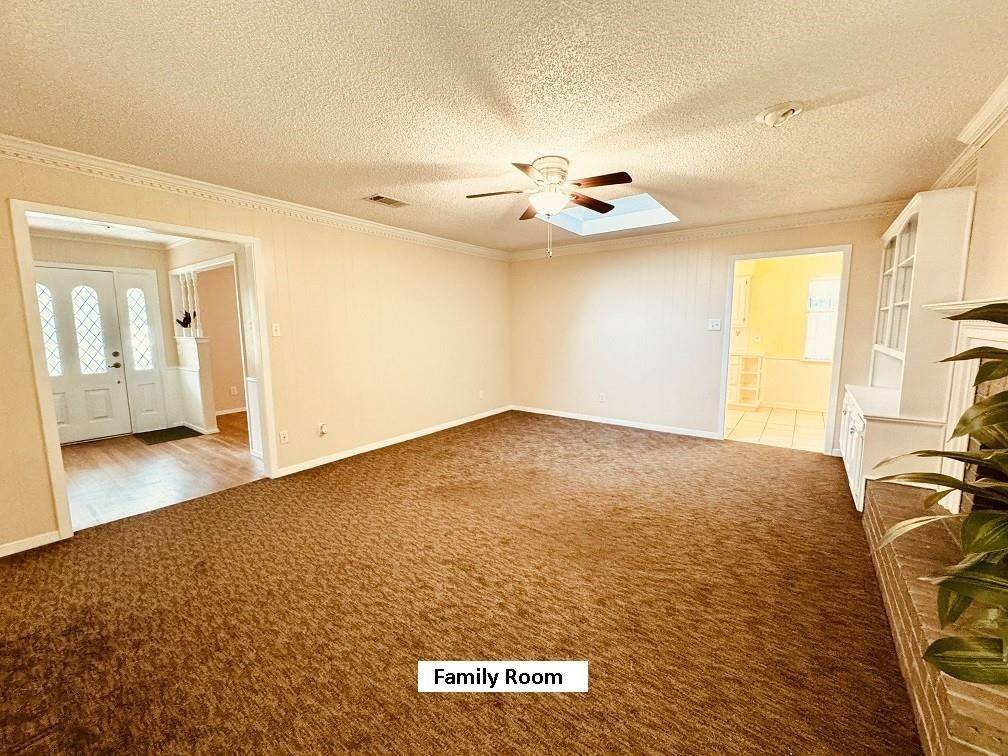 Arlington, TX 76013,1916 Weymouth Court