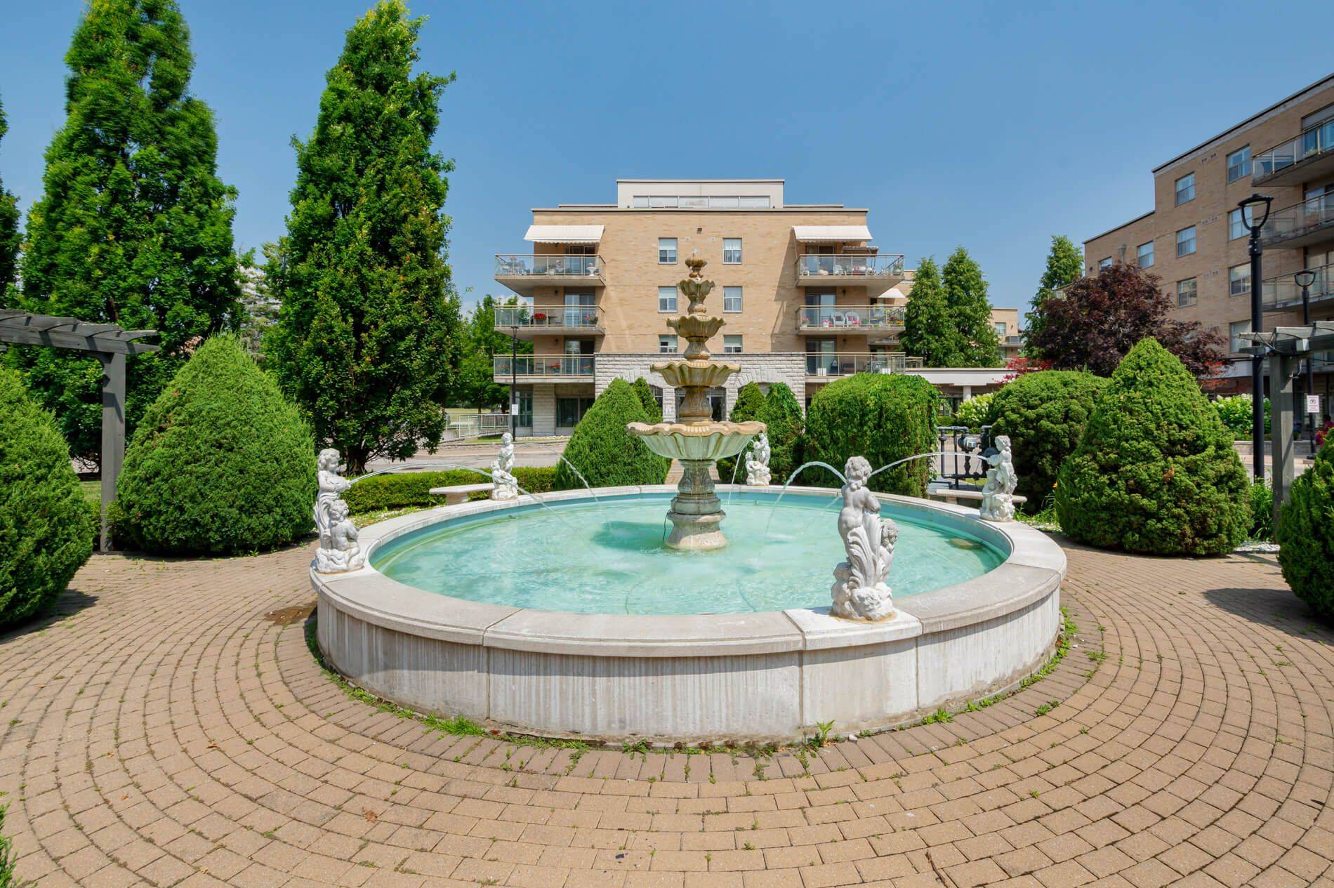 Vaughan, ON L4K 5N4,2506 Rutherford RD #408