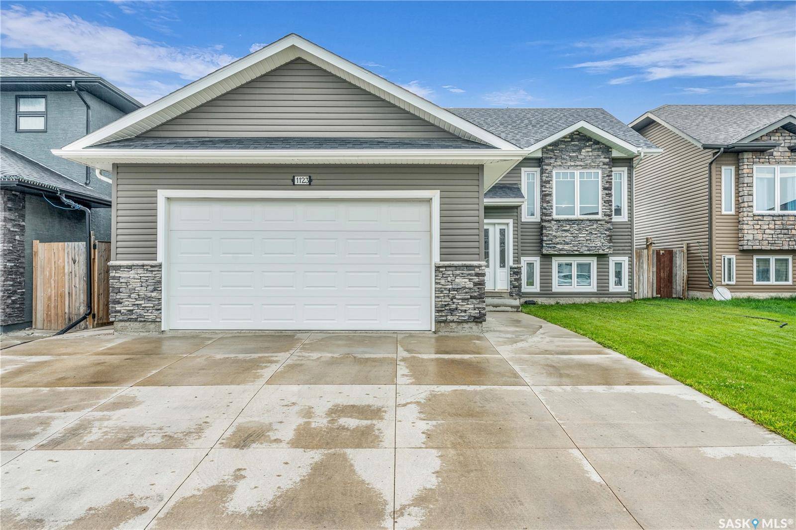 Saskatoon, SK S7L 0A1,1123 Hargreaves WAY