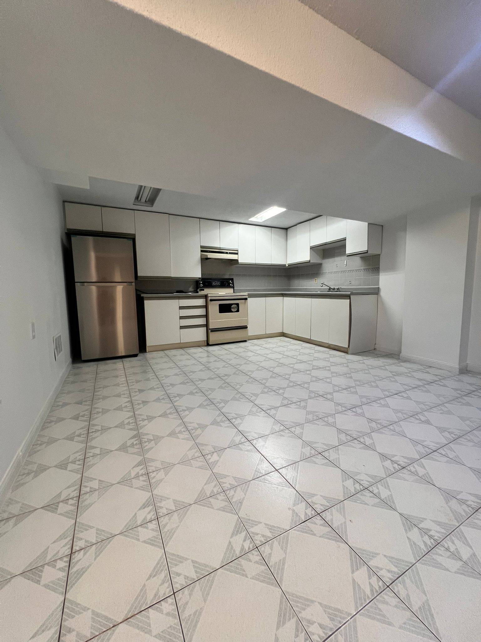 Mississauga, ON L5B 3K7,3588 Croatia (LOWER) DR