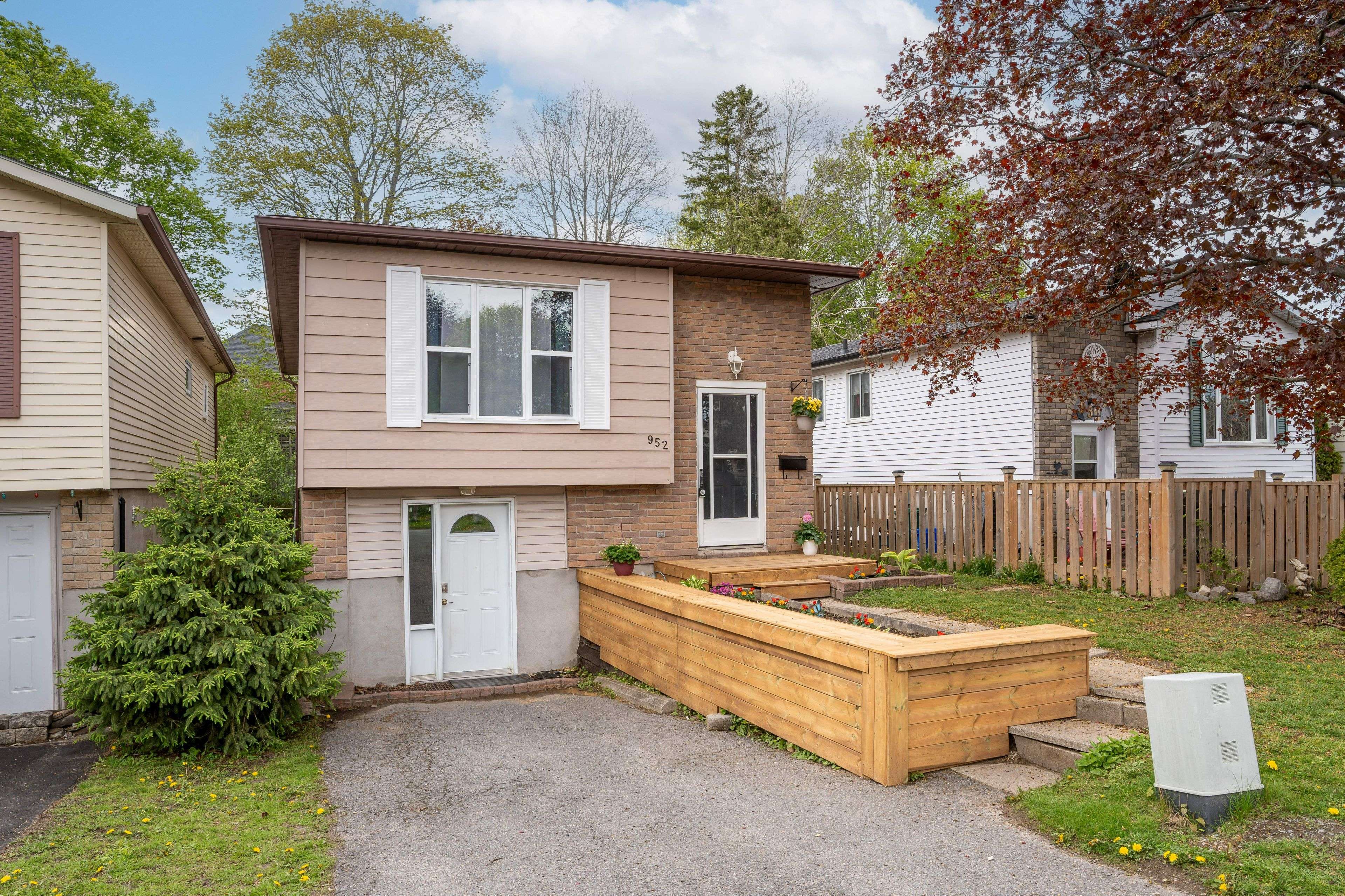 Kingston, ON K7P 1J7,952 Old Colony RD