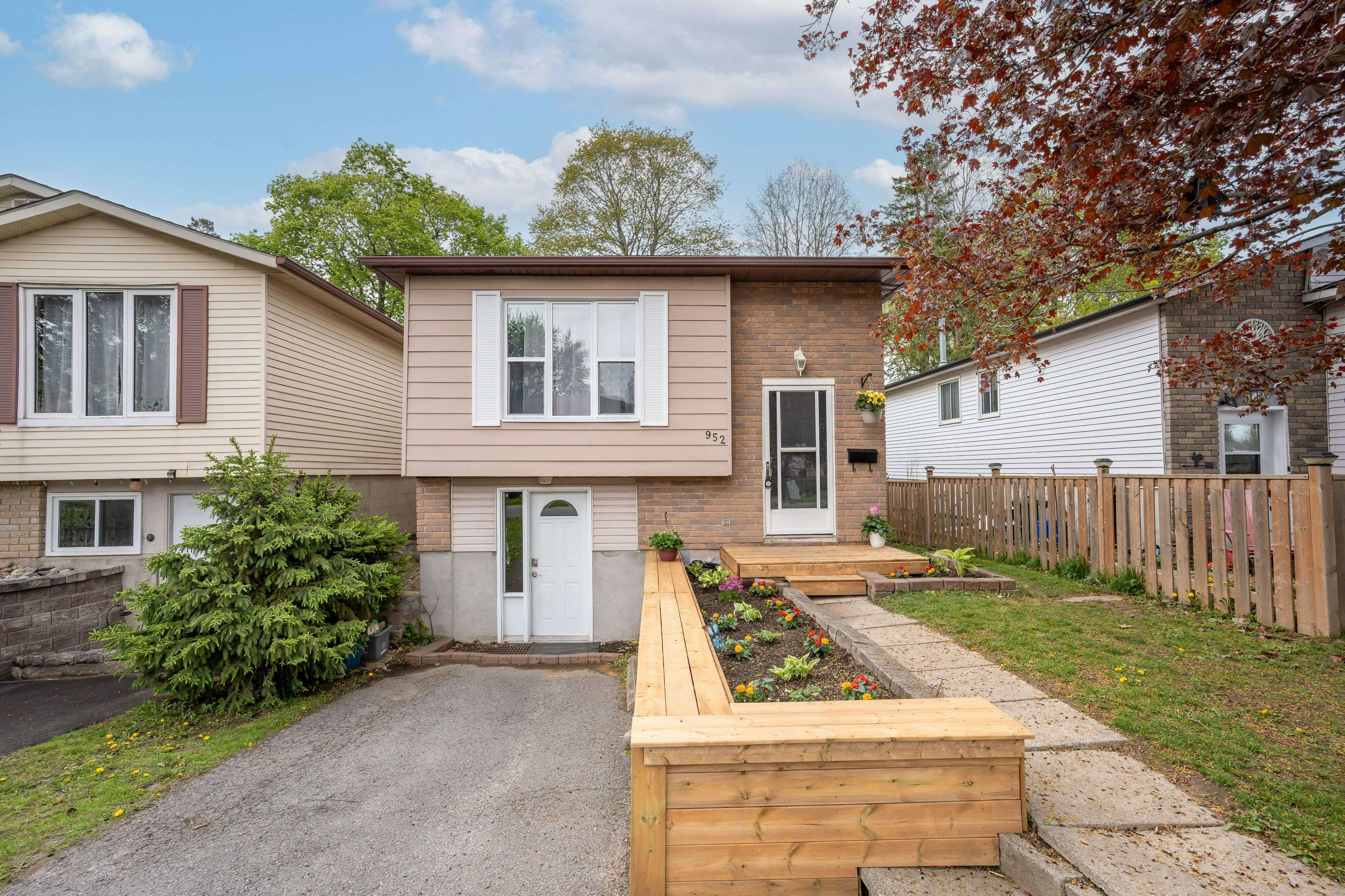 Kingston, ON K7P 1J7,952 Old Colony RD