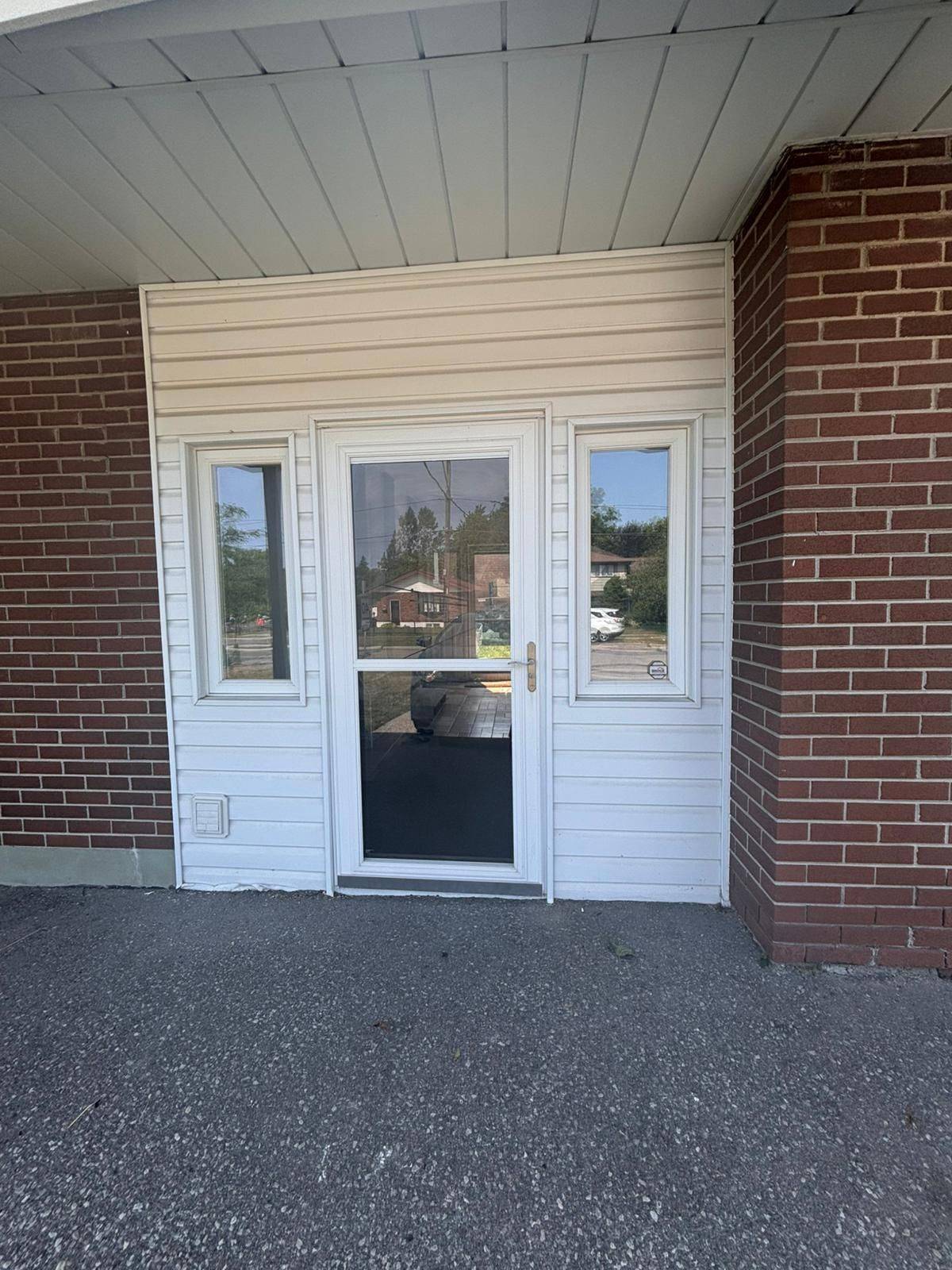 Oshawa, ON L1H 6W3,921 Florell DR #Basement