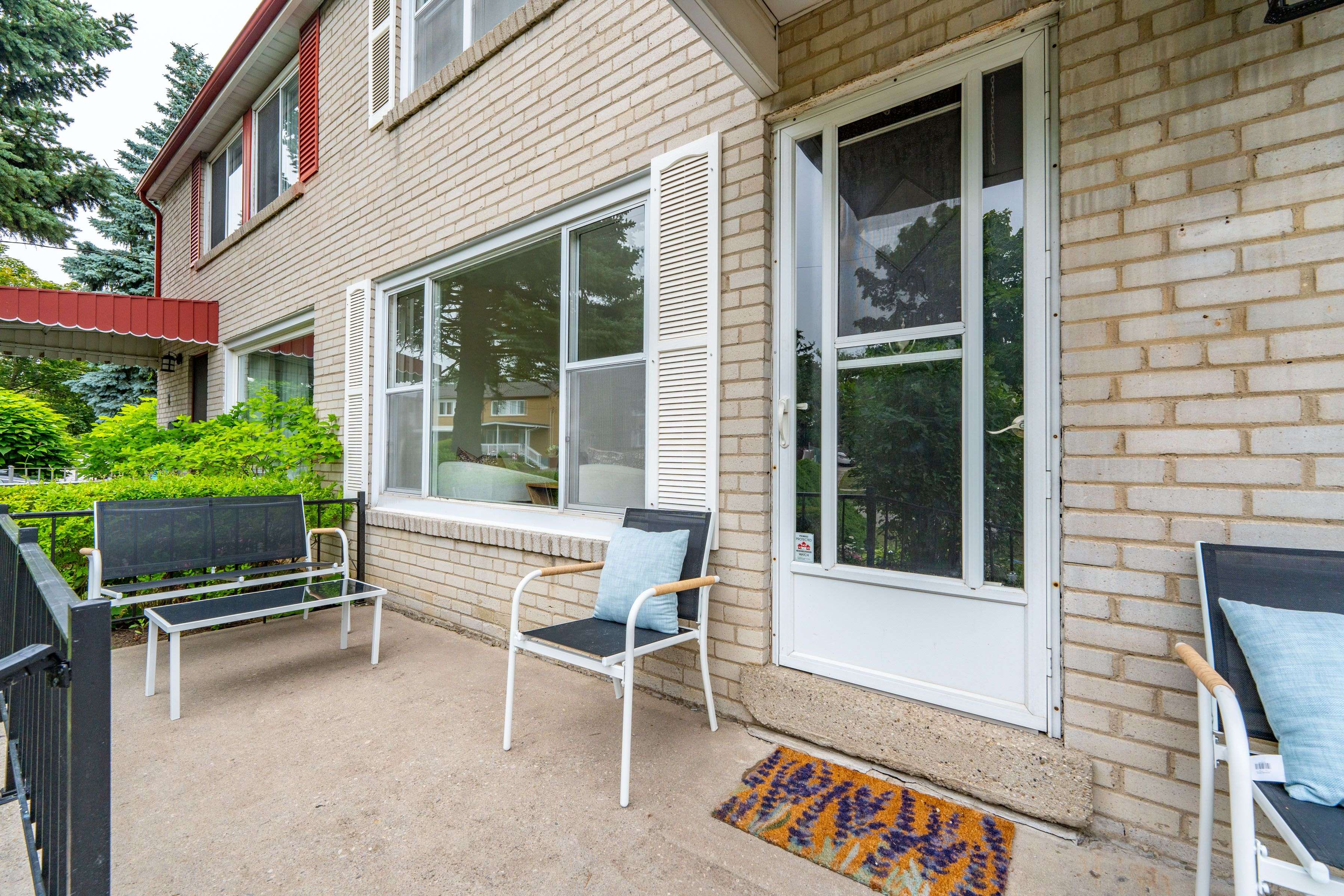 Toronto E04, ON M1L 1Y5,10 Chestnut CRES