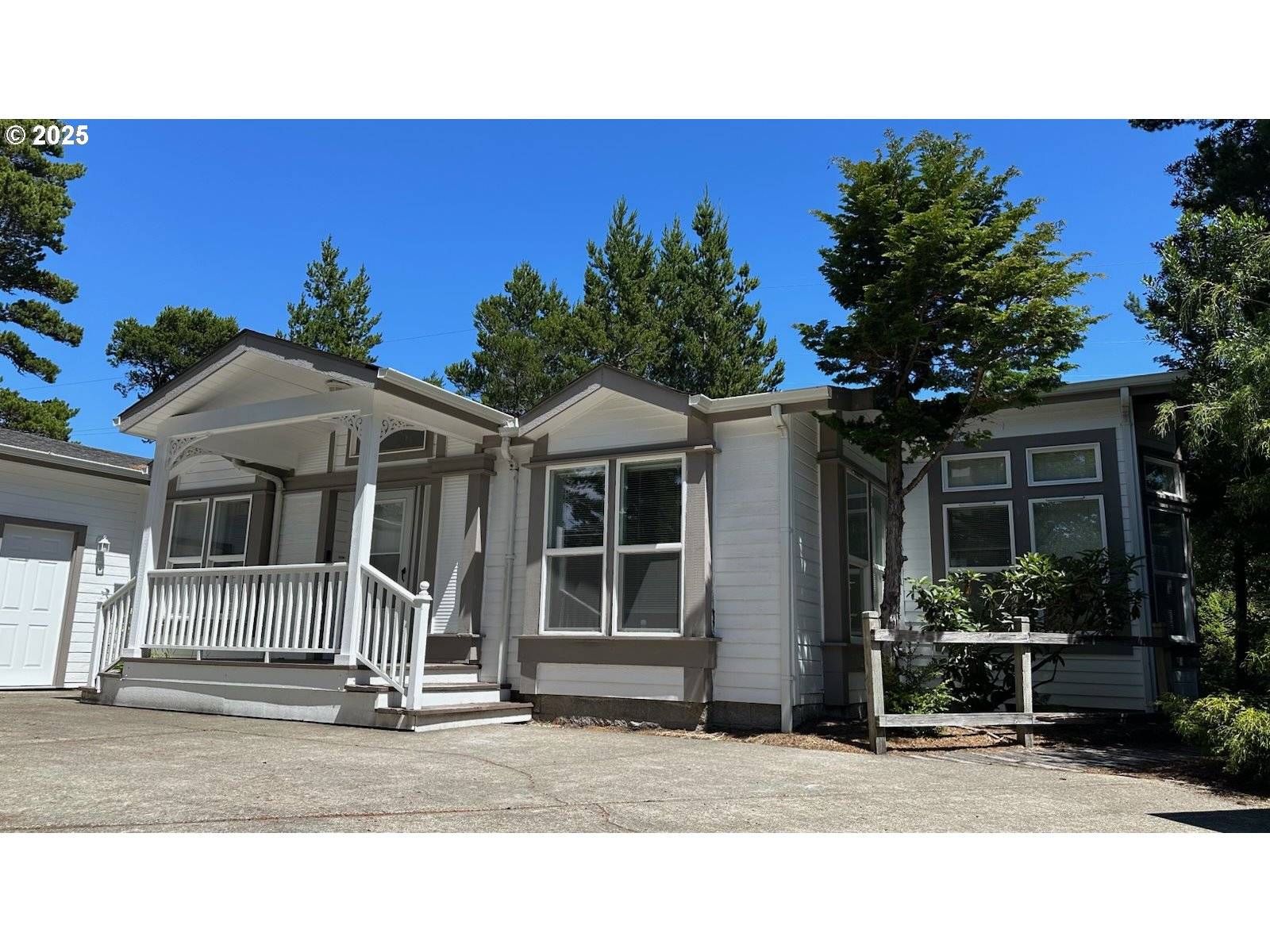 Florence, OR 97439,428 SHERWOOD LOOP