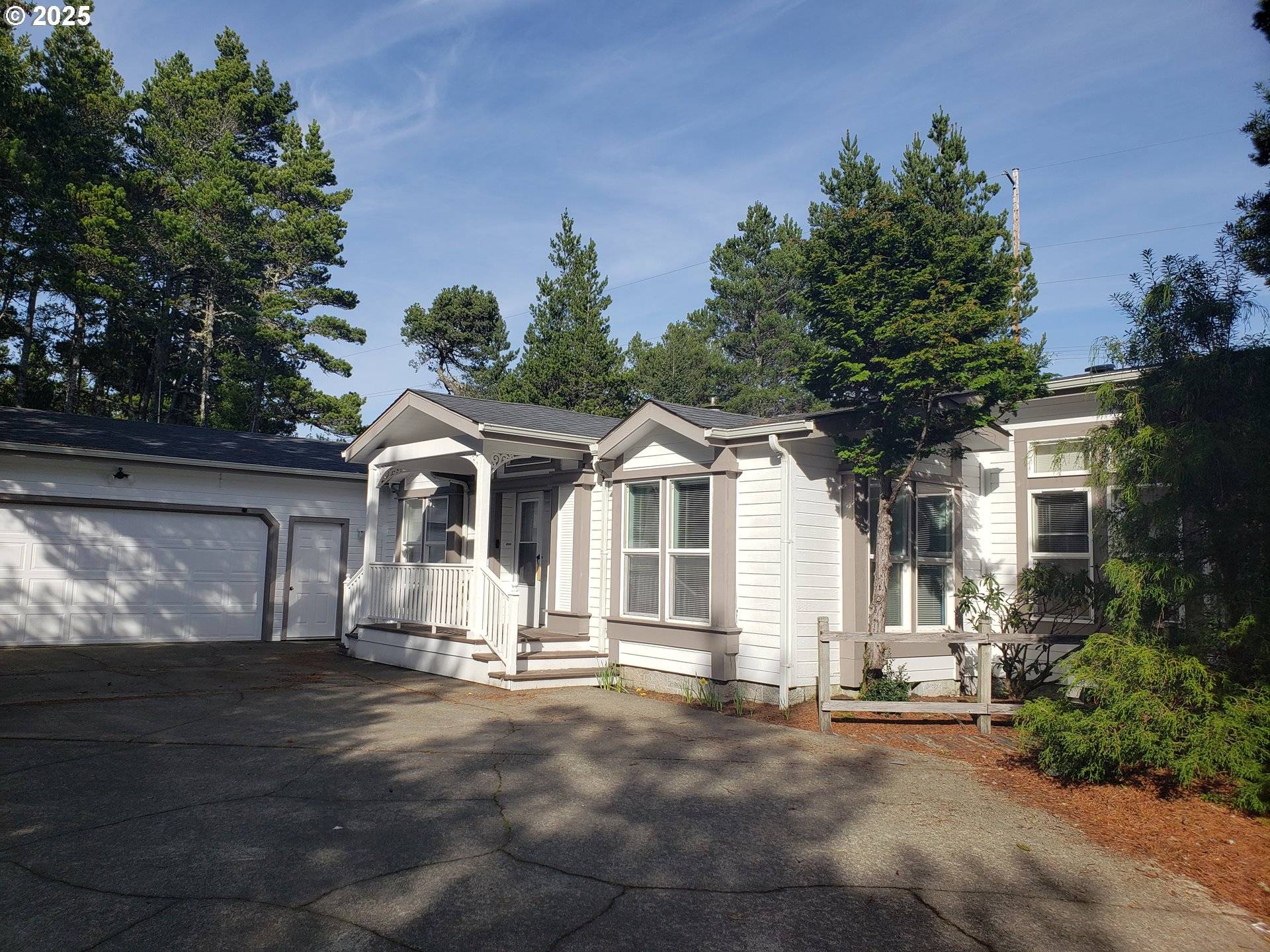 Florence, OR 97439,428 SHERWOOD LOOP