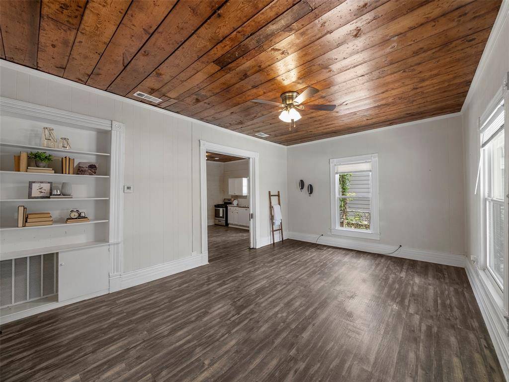 Denison, TX 75020,1109 W Main Street