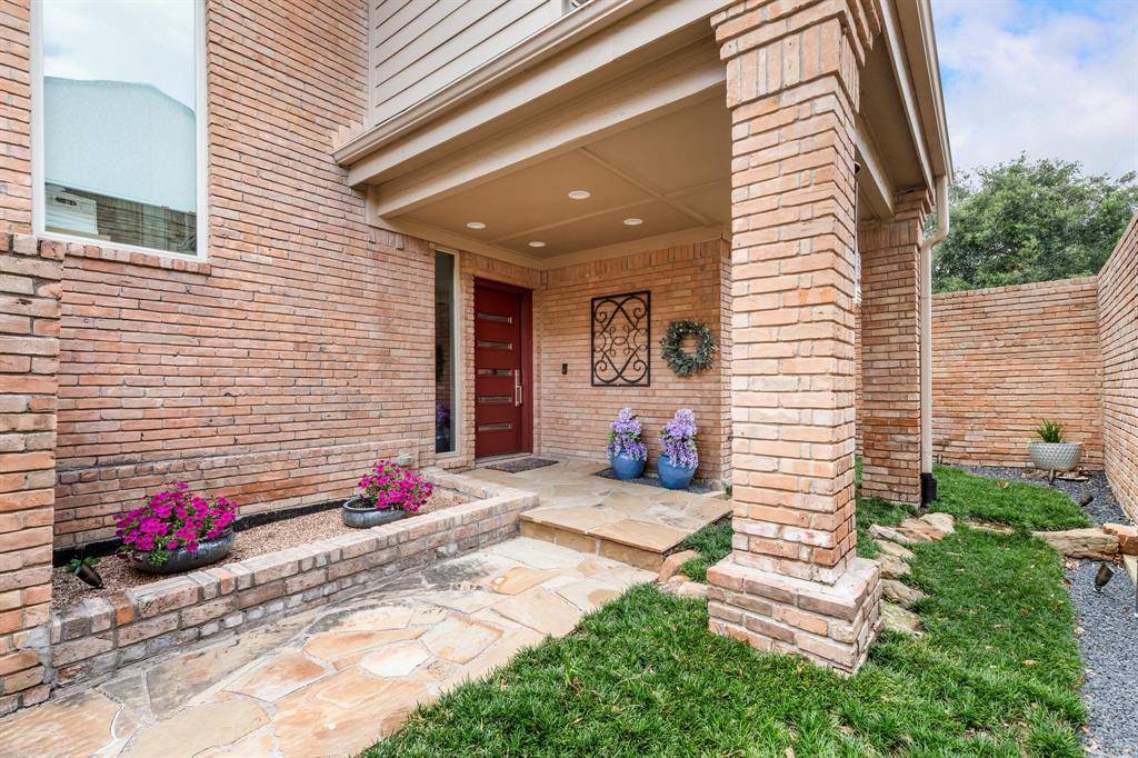 Dallas, TX 75248,16725 Village Lane