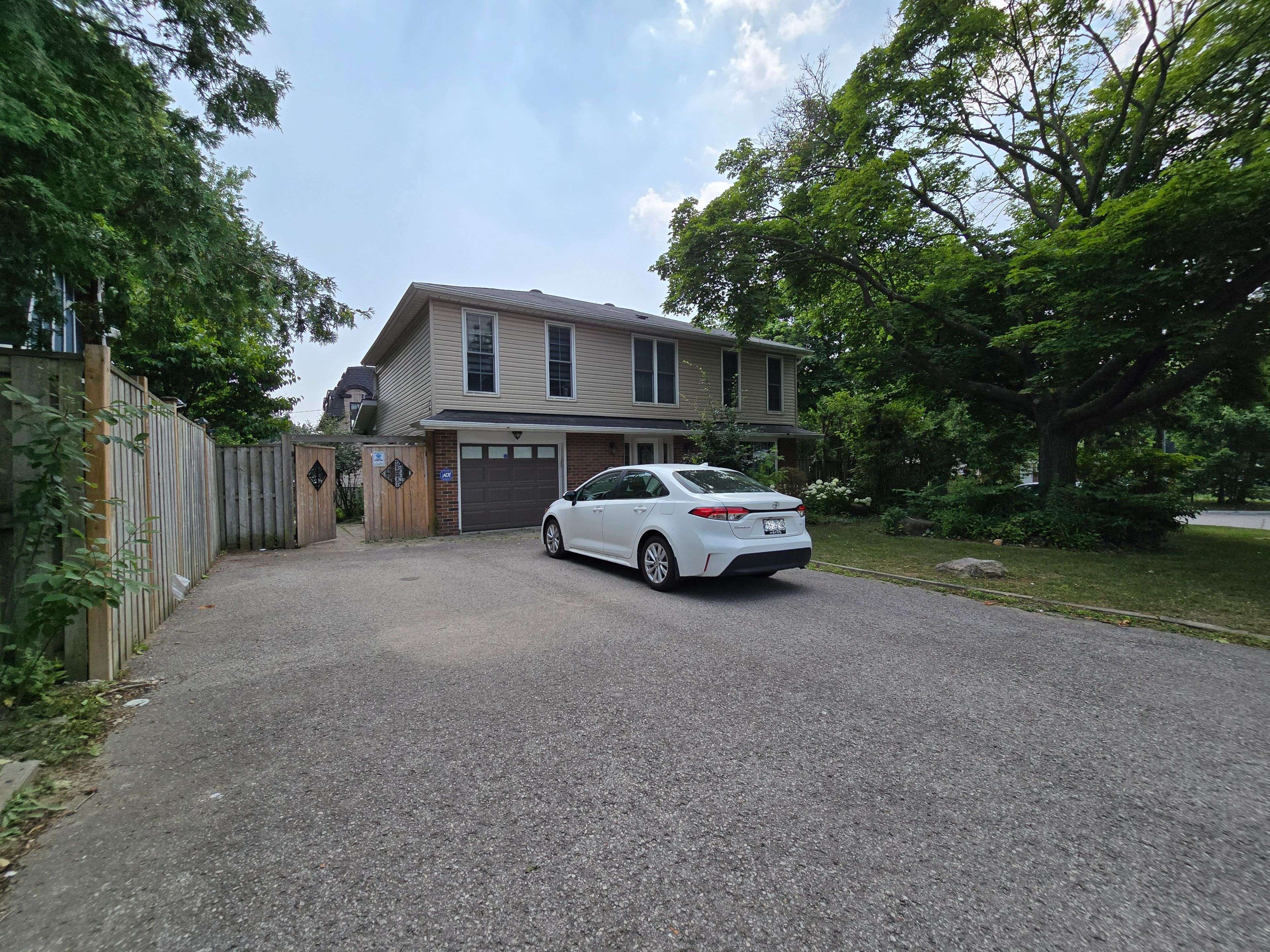 Markham, ON L3P 1H8,78 Walkerton DR #Bsmt