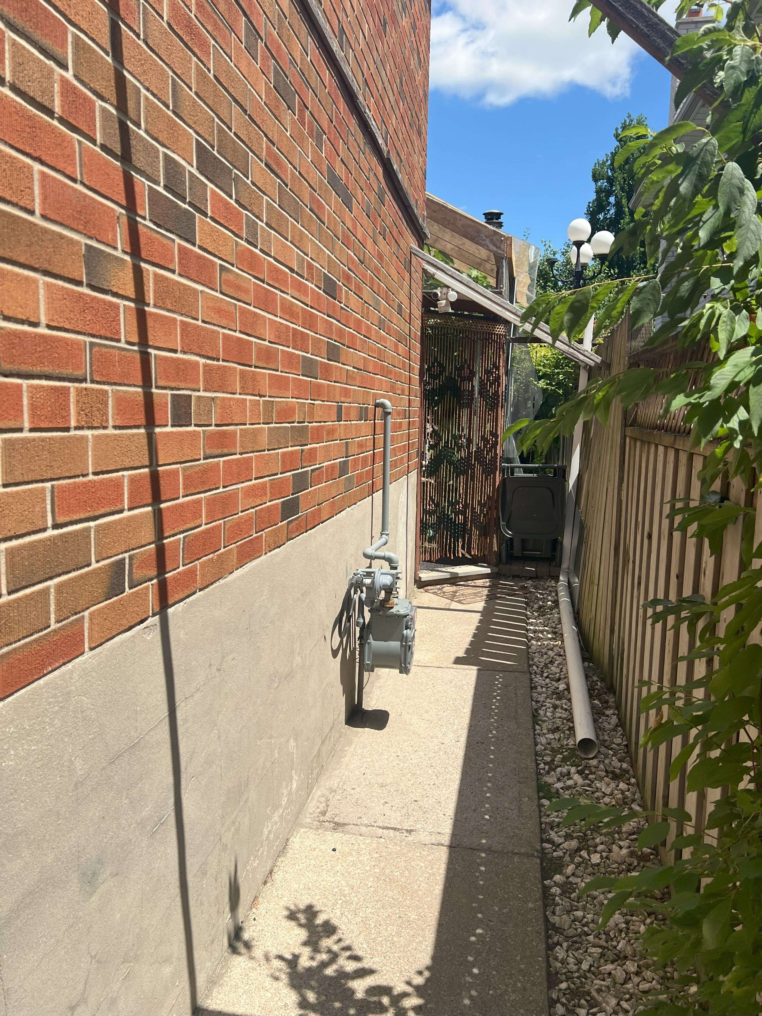 Toronto W05, ON M3M 1N6,31 Monclova RD