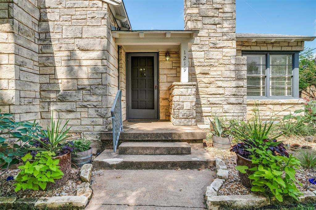 Dallas, TX 75211,1219 Walter Drive