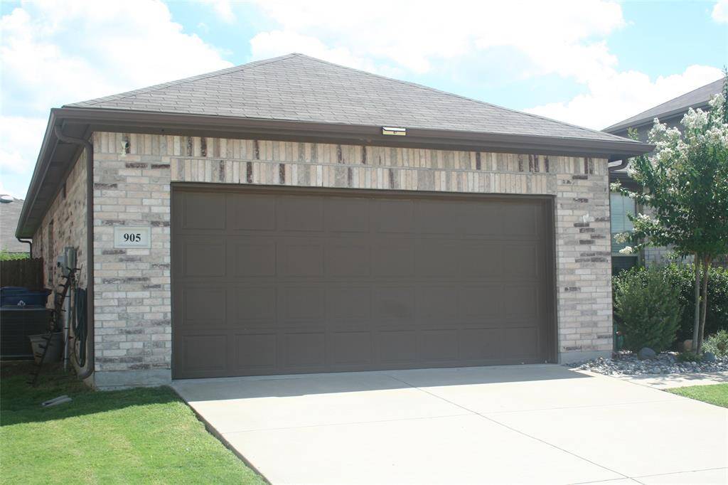 Van Alstyne, TX 75495,905 Ravenwood Lane