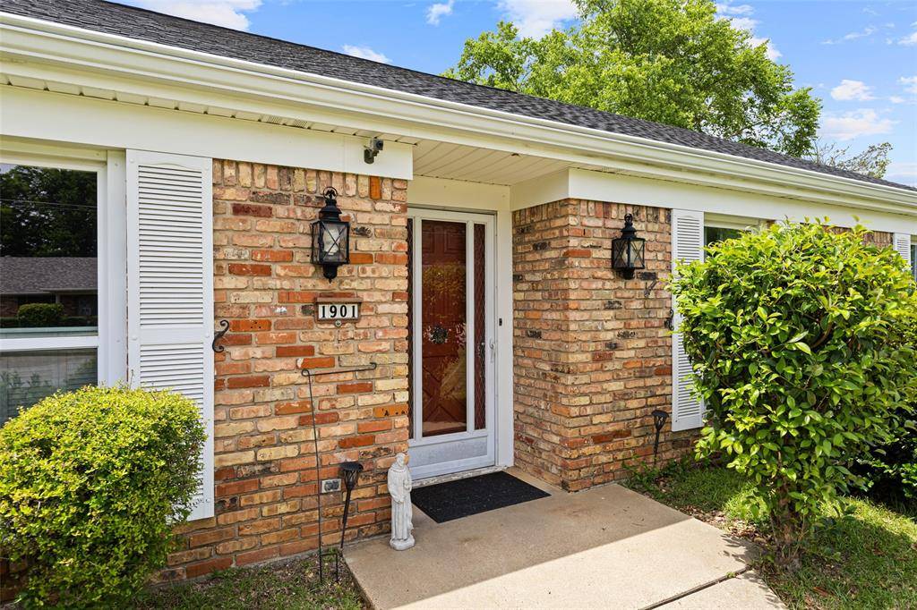 Longview, TX 75601,1901 Livingston