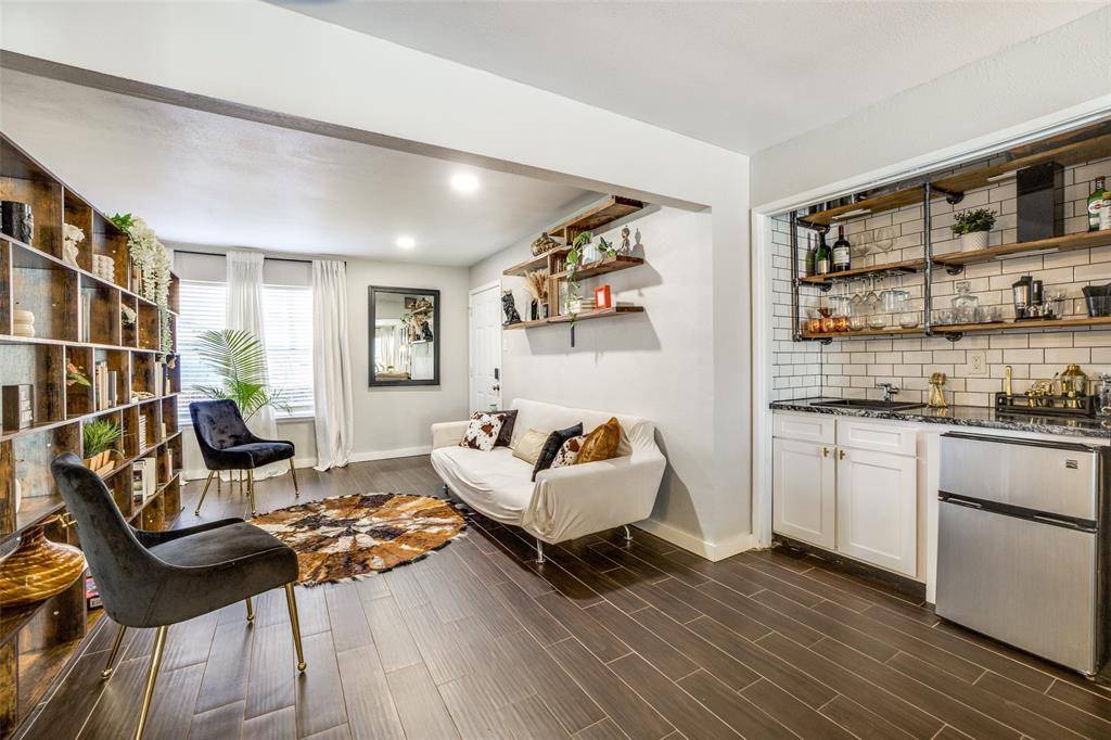 Dallas, TX 75231,8085 Meadow Road #126