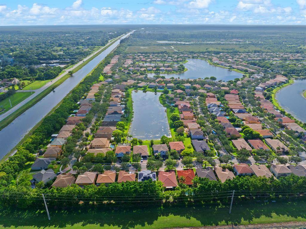 Weston, FL 33332,4440 E Seneca Ave