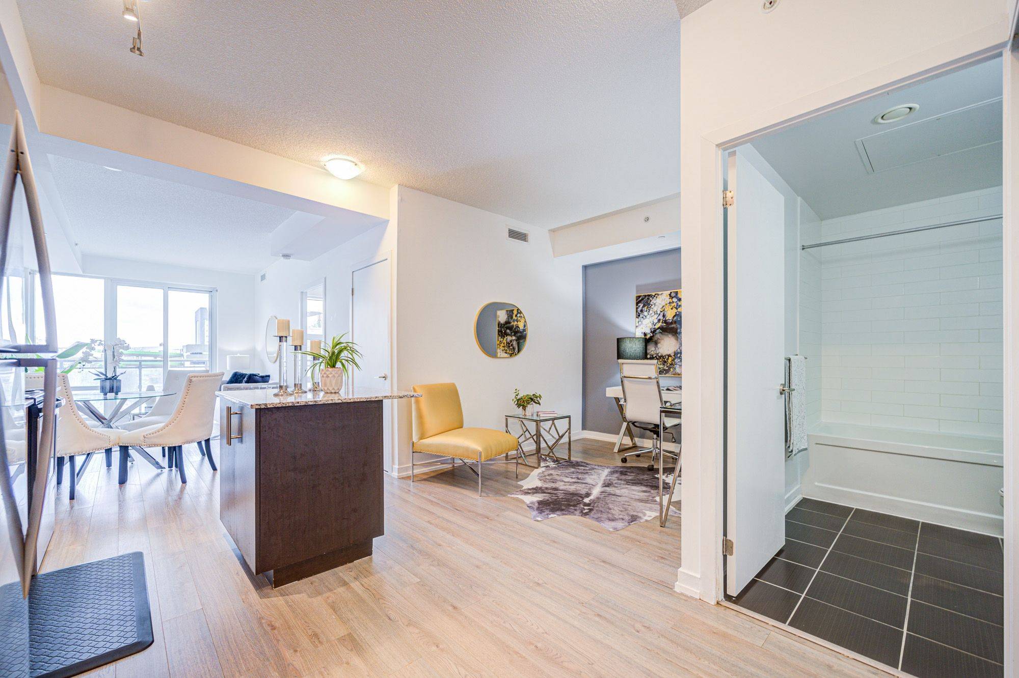 Kitchener, ON N2H 0B7,85 Duke ST W #405
