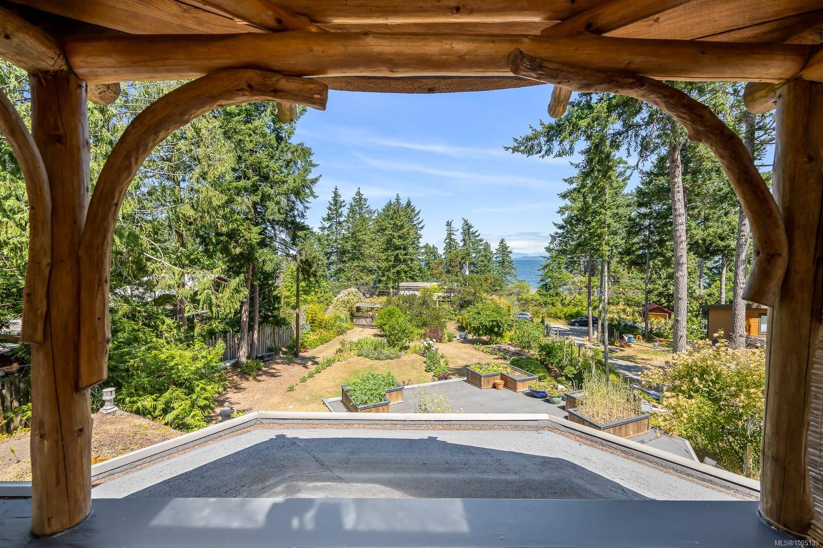 Hornby Island, BC V0R 1Z0,3160 Harwood Rd
