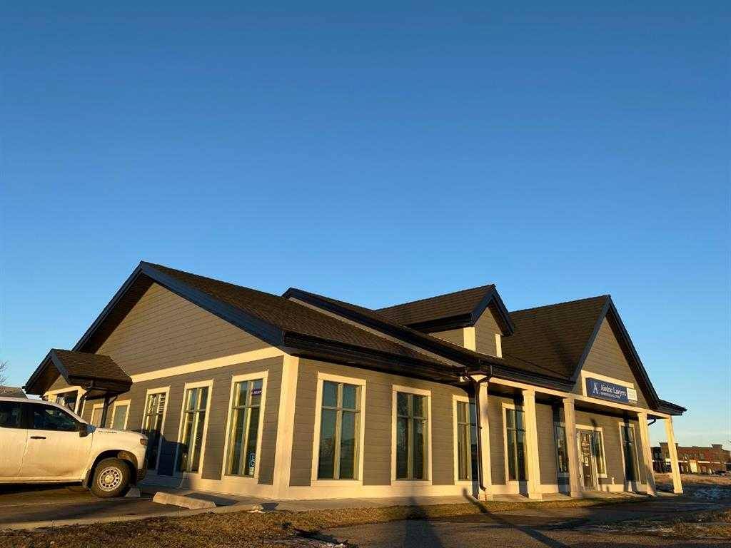 Airdrie, AB T4B 2R3,620 1 AVE NW #14