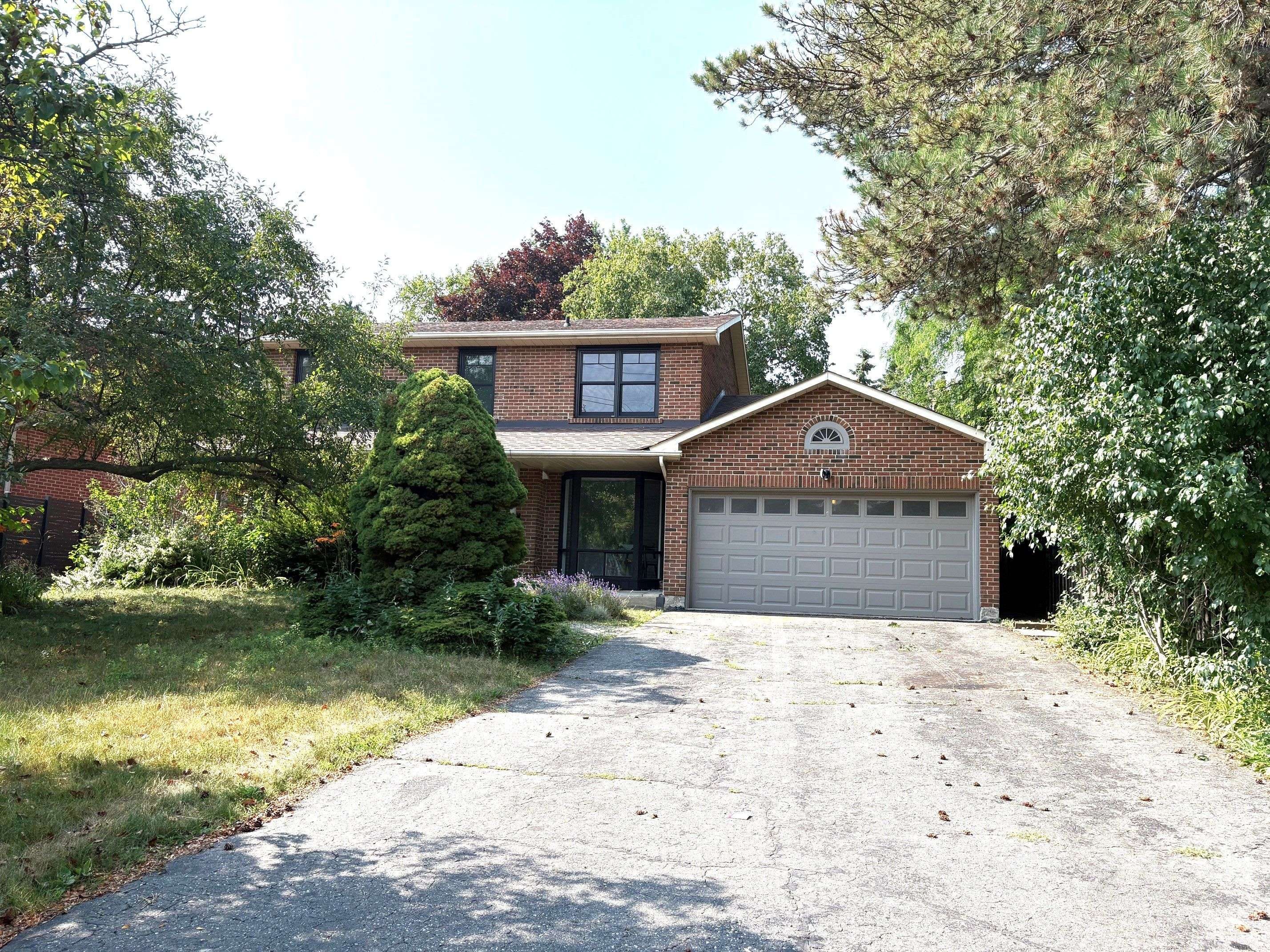 Toronto E10, ON M1C 2J4,172 Lawson RD