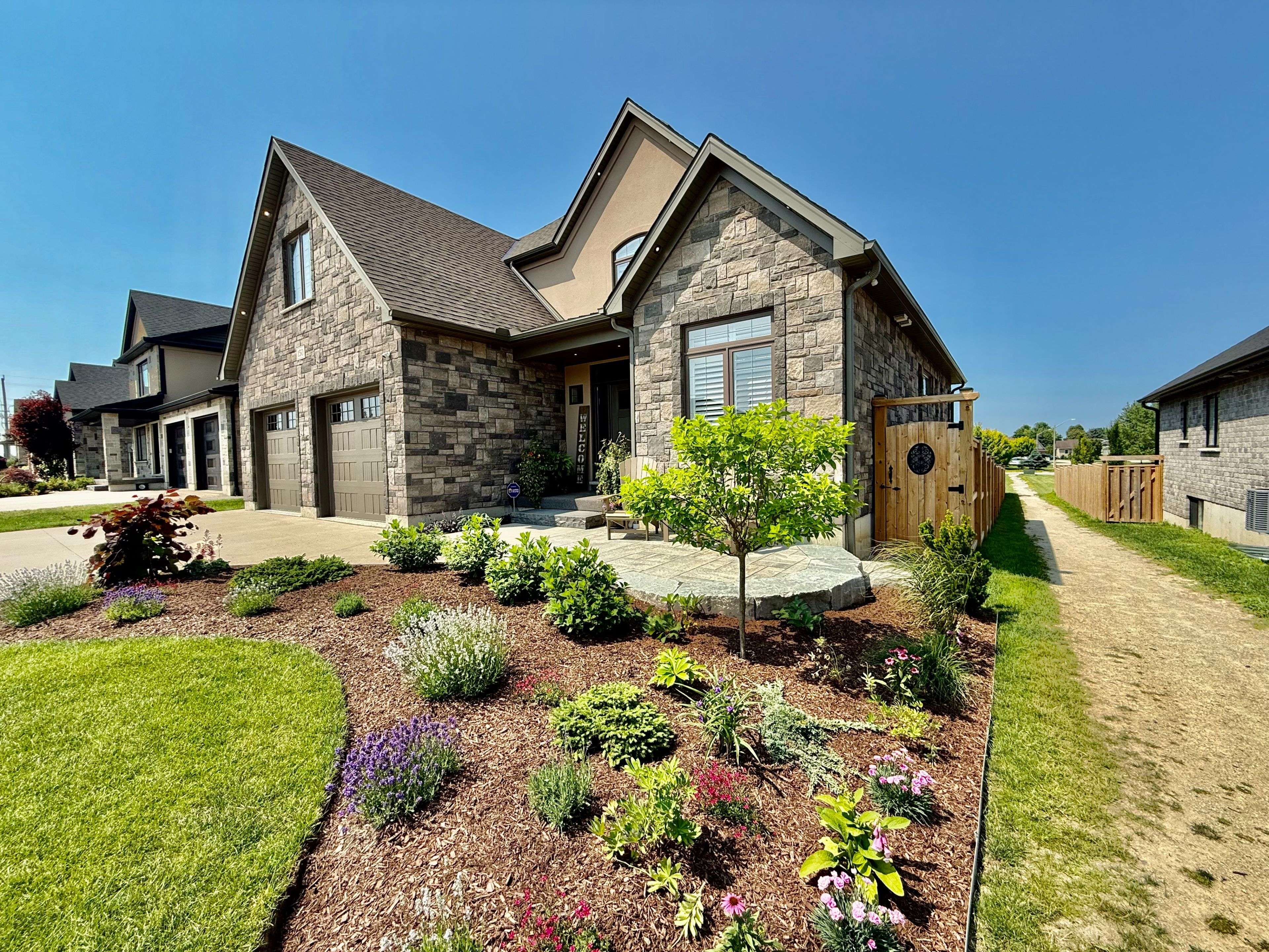 Hanover, ON N4N 3V3,150 17th A AVE