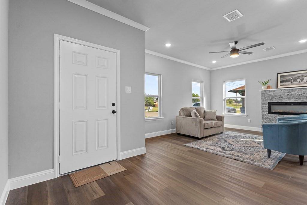 Kaufman, TX 75142,806 Melody Circle