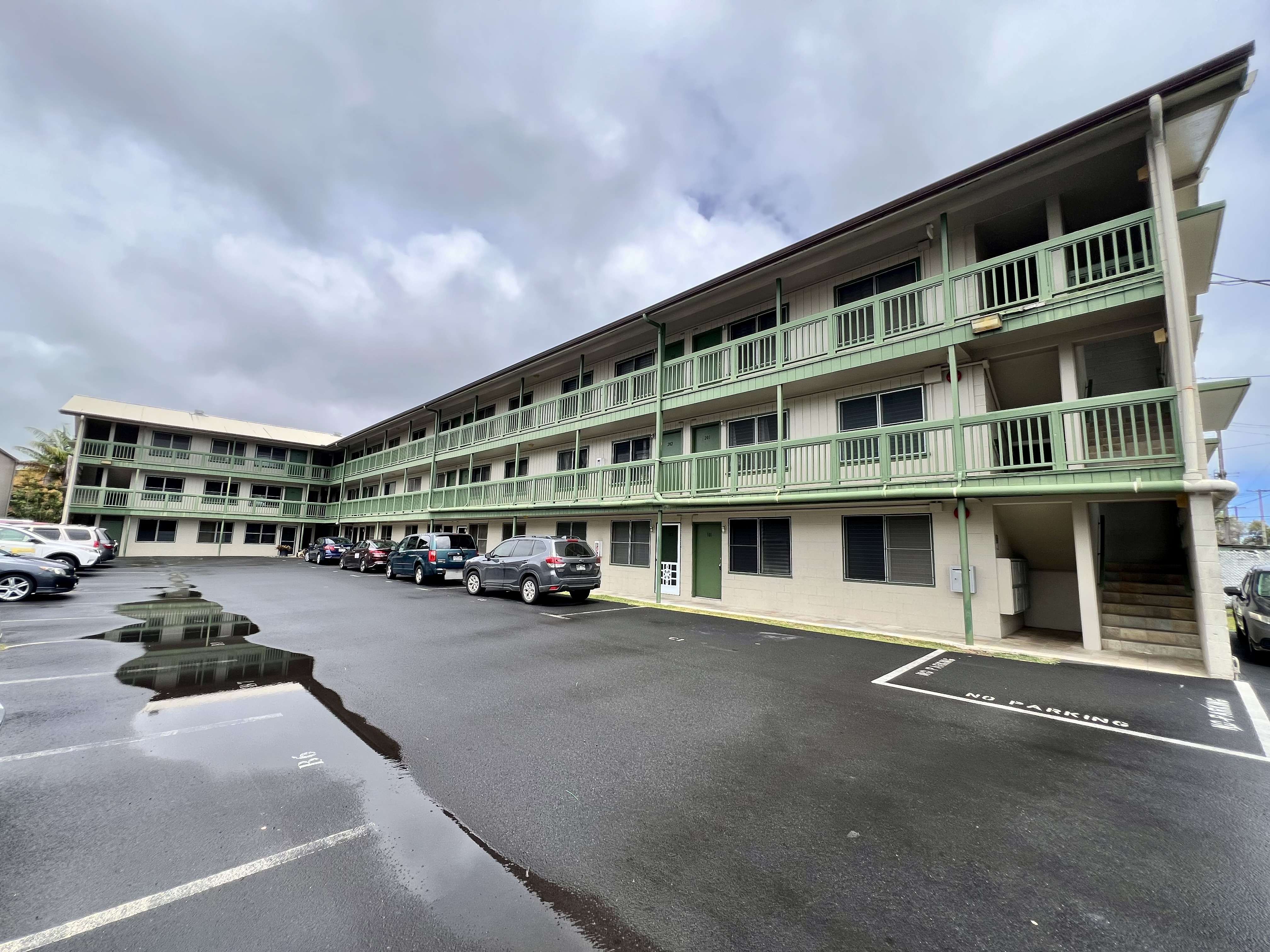 Hilo, HI 96720,464 KALANIKOA ST #206
