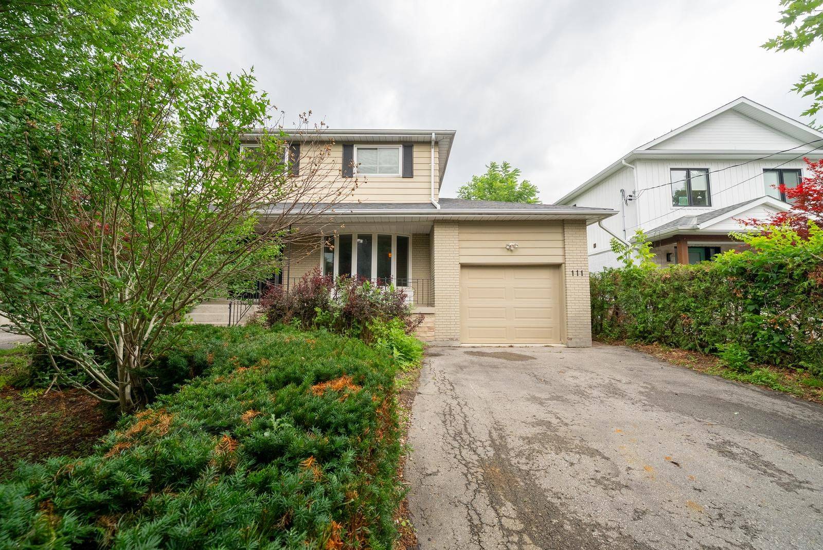 Whitchurch-stouffville, ON L4A 4Y2,111 Manitoba ST