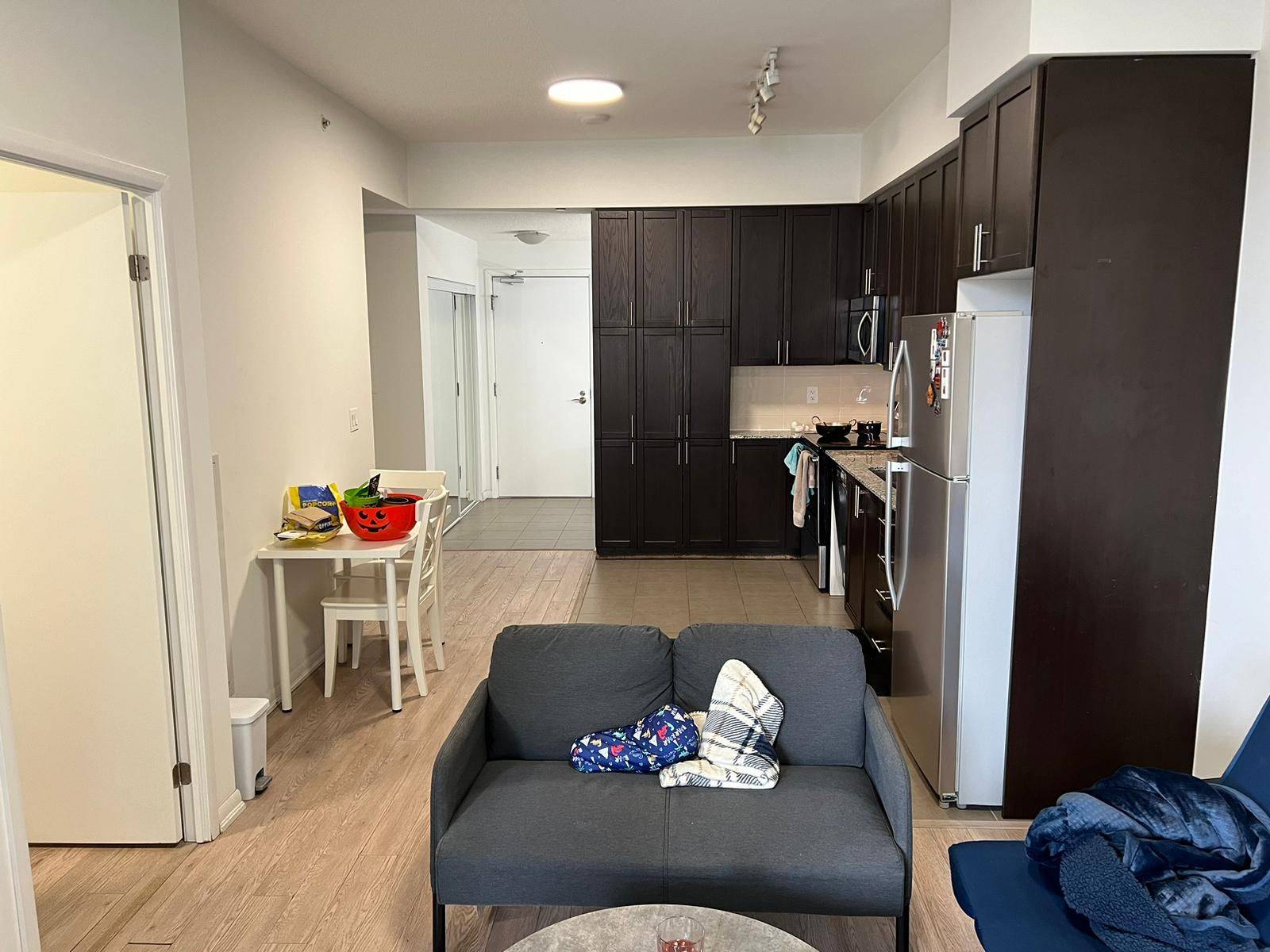 Toronto W04, ON M6A 0B6,830 Lawrence AVE W #811