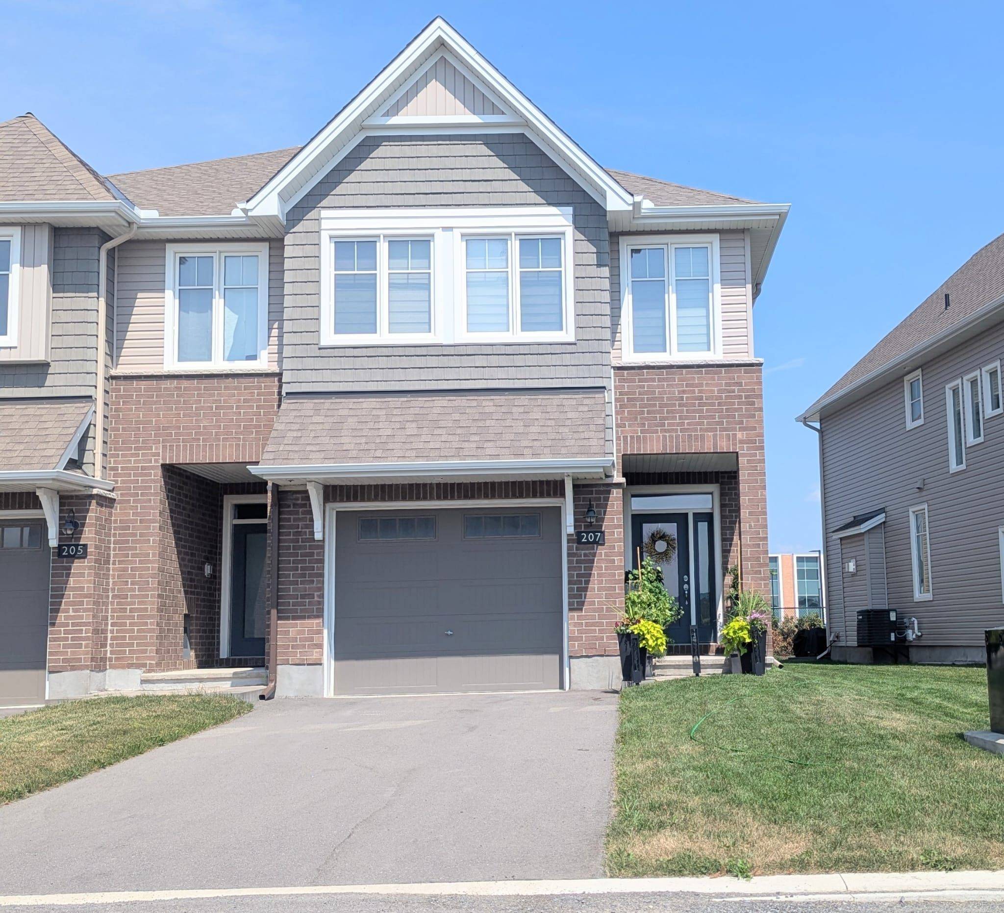 Stittsville - Munster - Richmond, ON K2S 2P8,207 Finsbury AVE