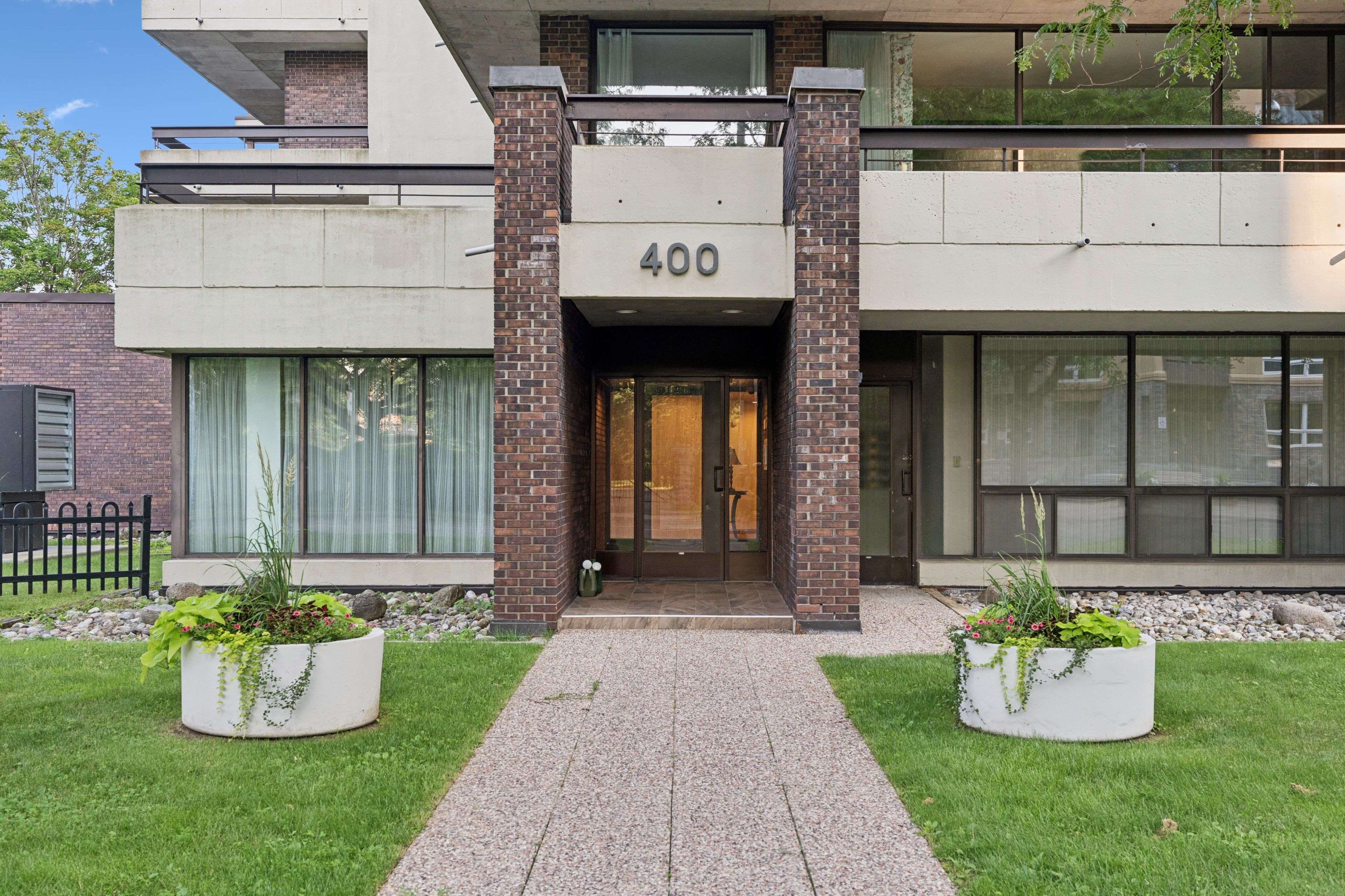 Lower Town - Sandy Hill, ON K1N 8Y2,400 Laurier AVE E #8A