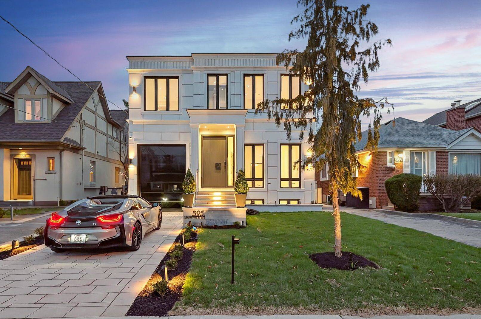 595 Broadway AVE, Toronto C11, ON M4G 2S4