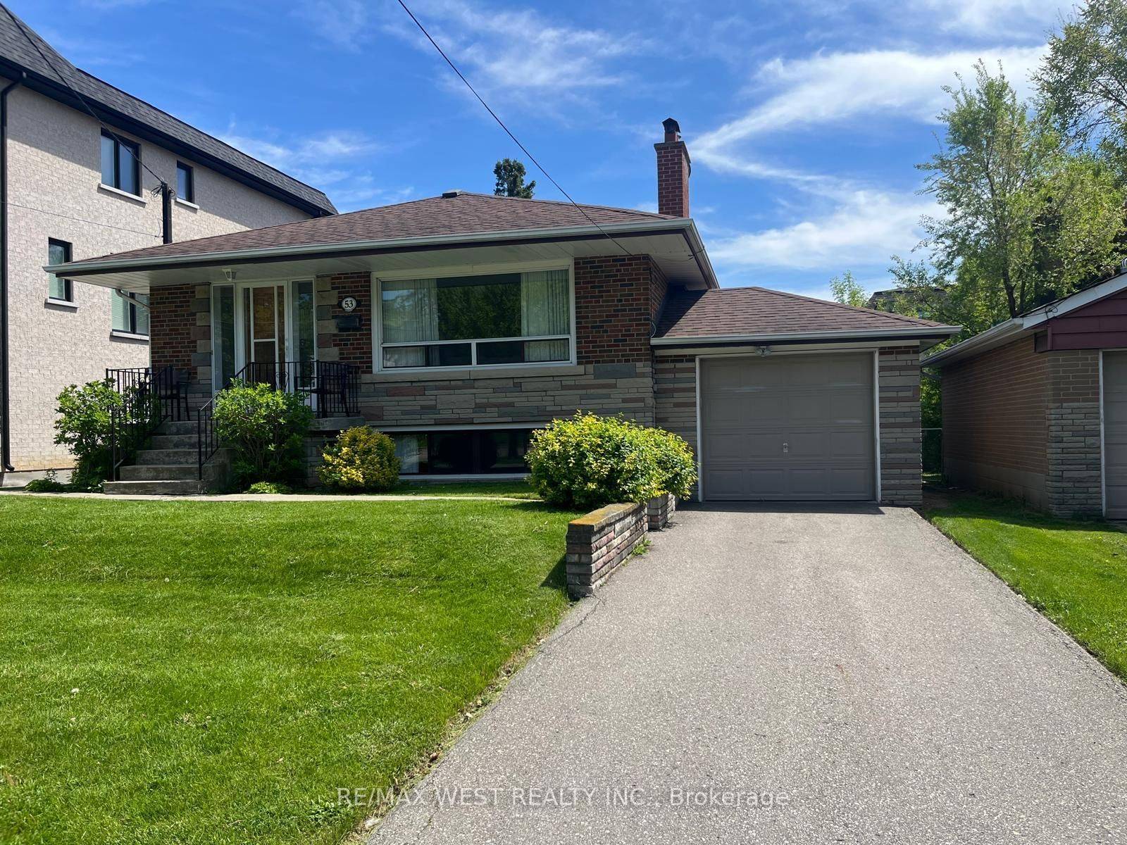 Toronto C14, ON M2M 2H4,53 Wedgewood DR