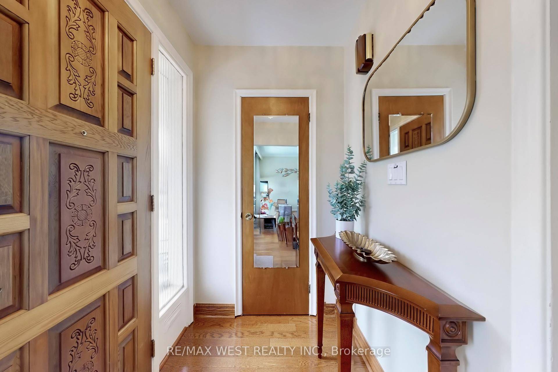 Toronto C14, ON M2M 2H4,53 Wedgewood DR