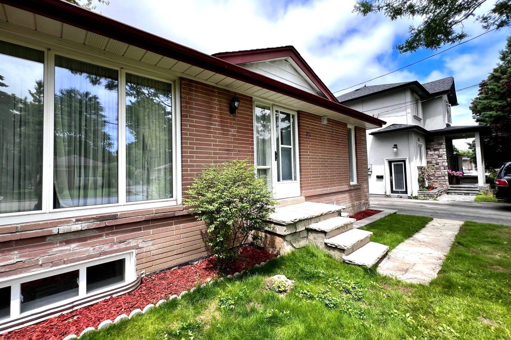 Richmond Hill, ON L4C 1R4,311 Boisdale AVE #Main Floor