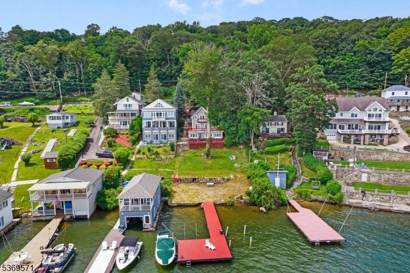 Hopatcong Boro, NJ 07843,309 Lakeside Blvd