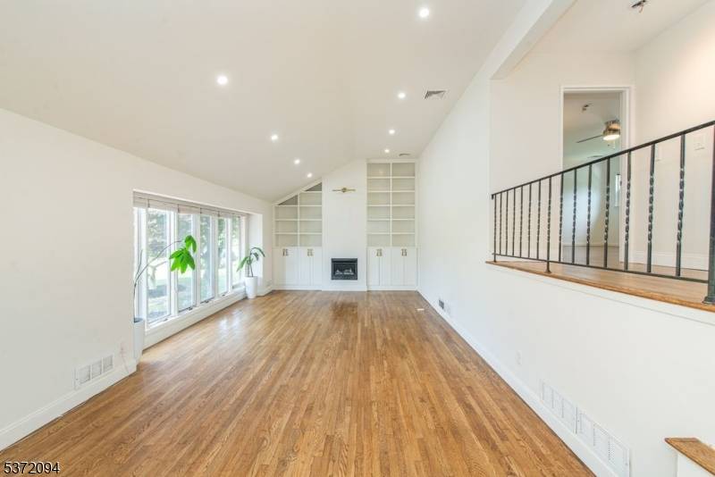 Clifton City, NJ 07013,32 Brantwood Pl